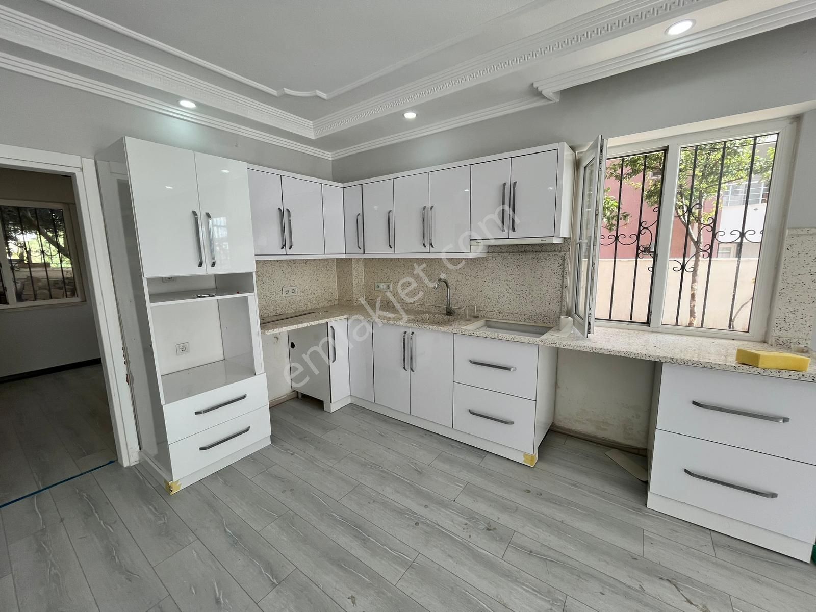 Altınkum'da Denize Yürüme Mesafesinde 2+1 İçi Yapılı Daire - Görsel 4