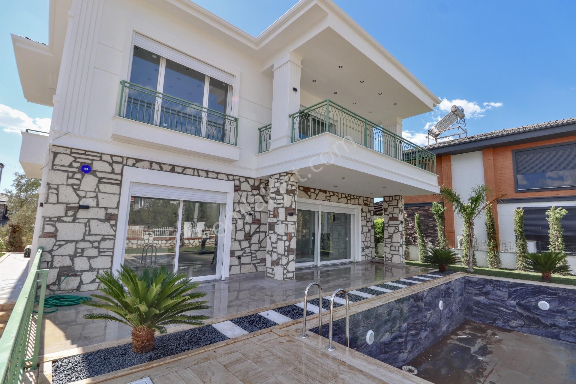 Güre'de 470 M2 Arsa İçinde Satılık Havuzlu 4+1 Villa - Görsel 8