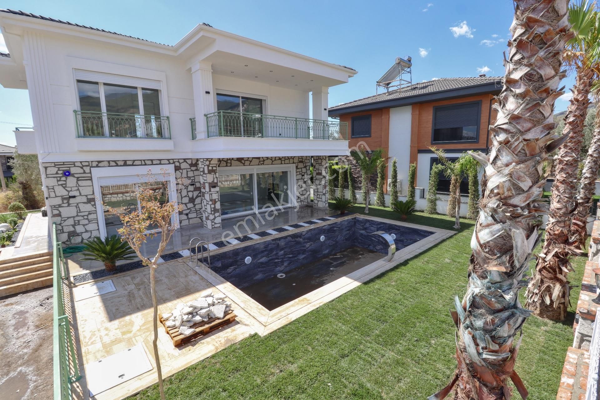 Güre'de 470 M2 Arsa İçinde Satılık Havuzlu 4+1 Villa - Görsel 2