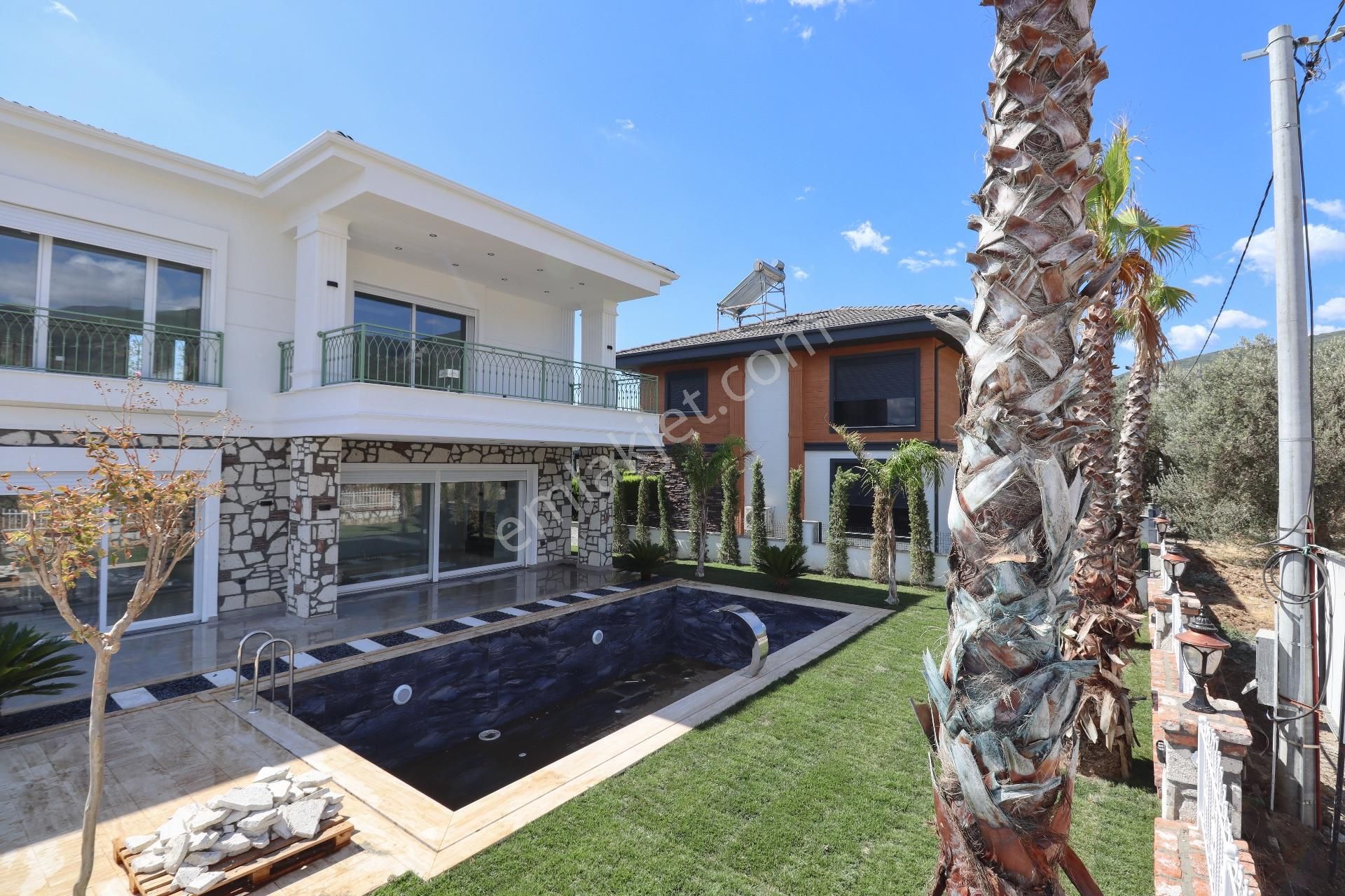 Güre'de 470 M2 Arsa İçinde Satılık Havuzlu 4+1 Villa - Görsel 3