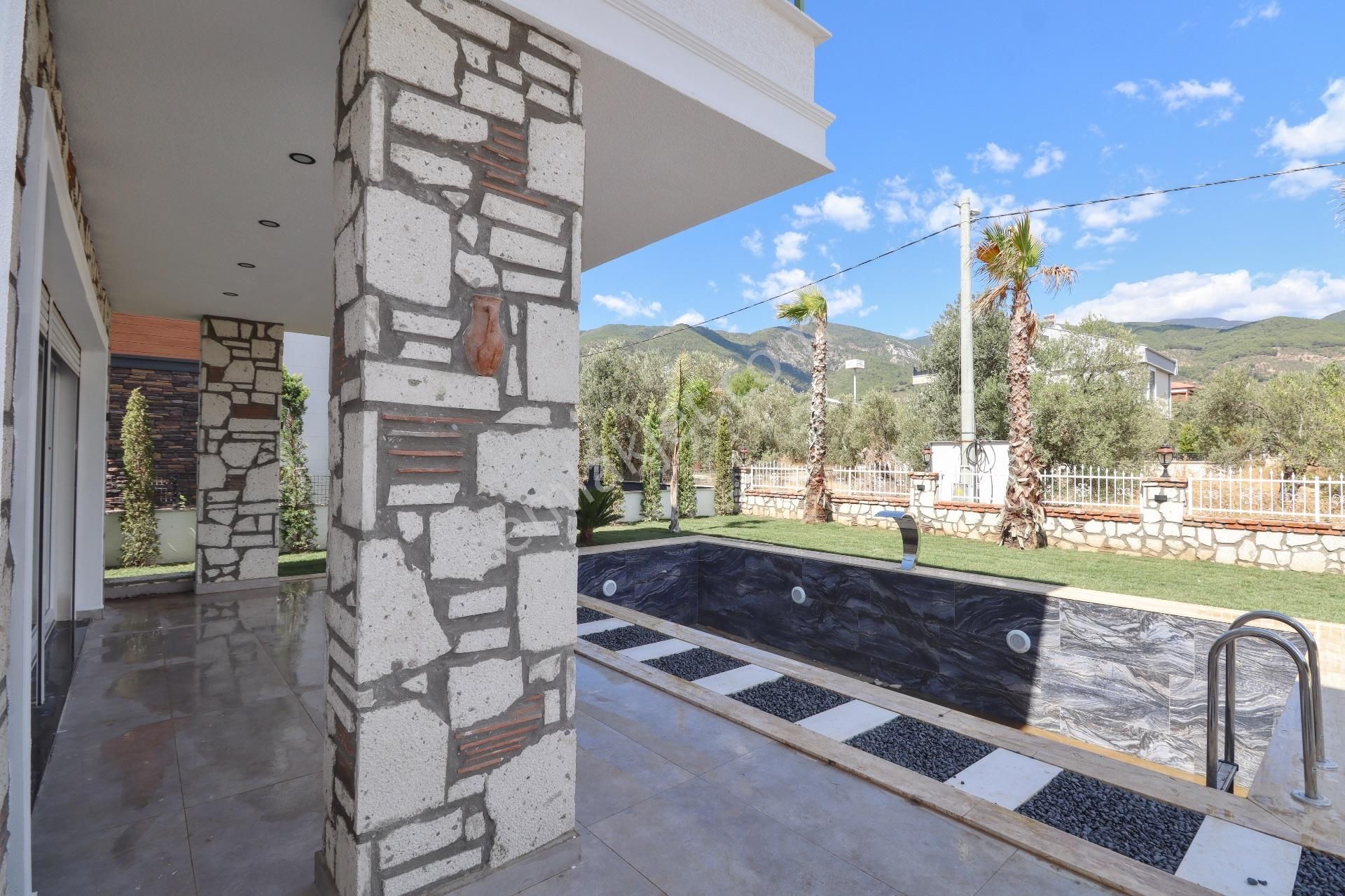 Güre'de 470 M2 Arsa İçinde Satılık Havuzlu 4+1 Villa - Görsel 10