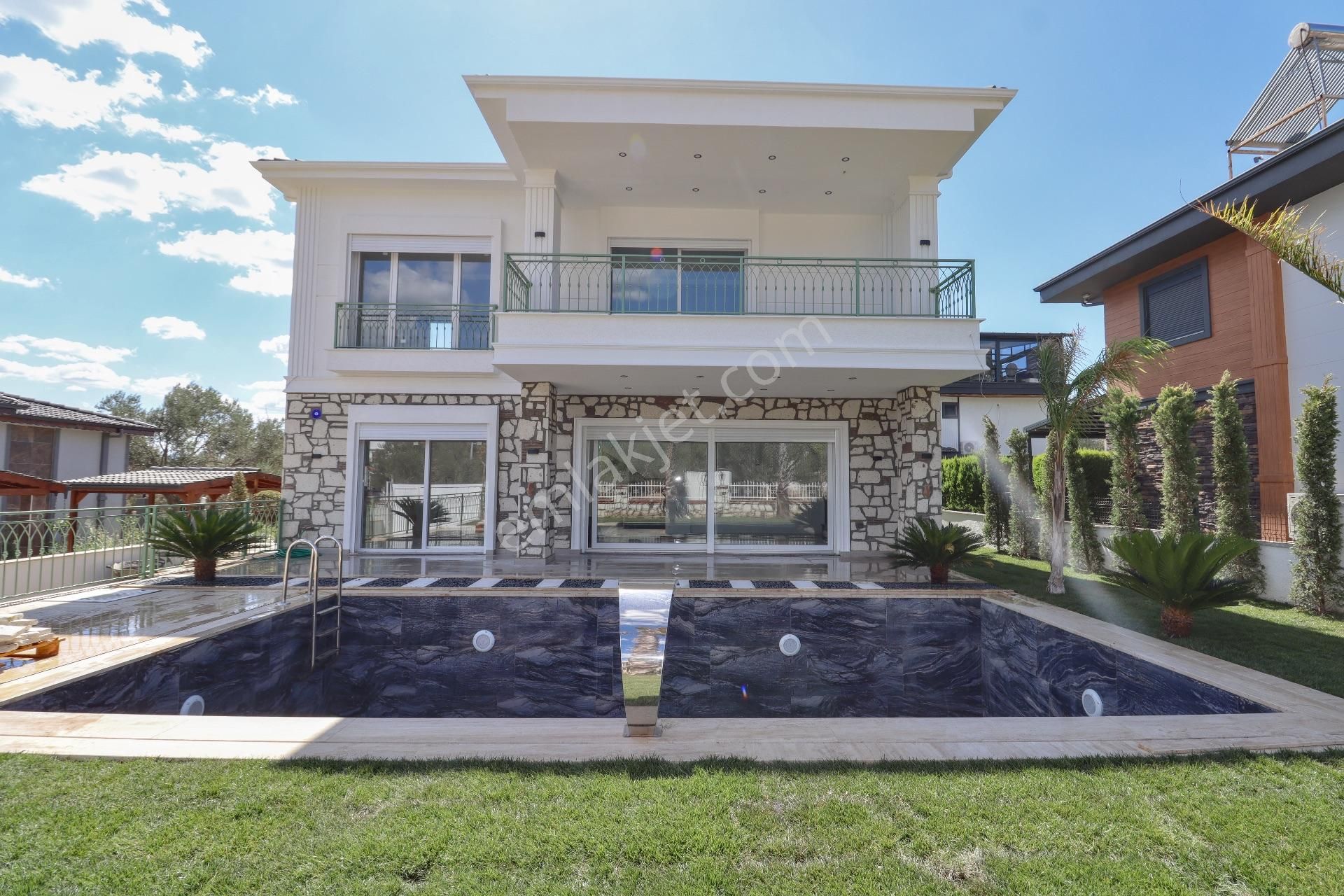 Güre'de 470 M2 Arsa İçinde Satılık Havuzlu 4+1 Villa - Görsel 6