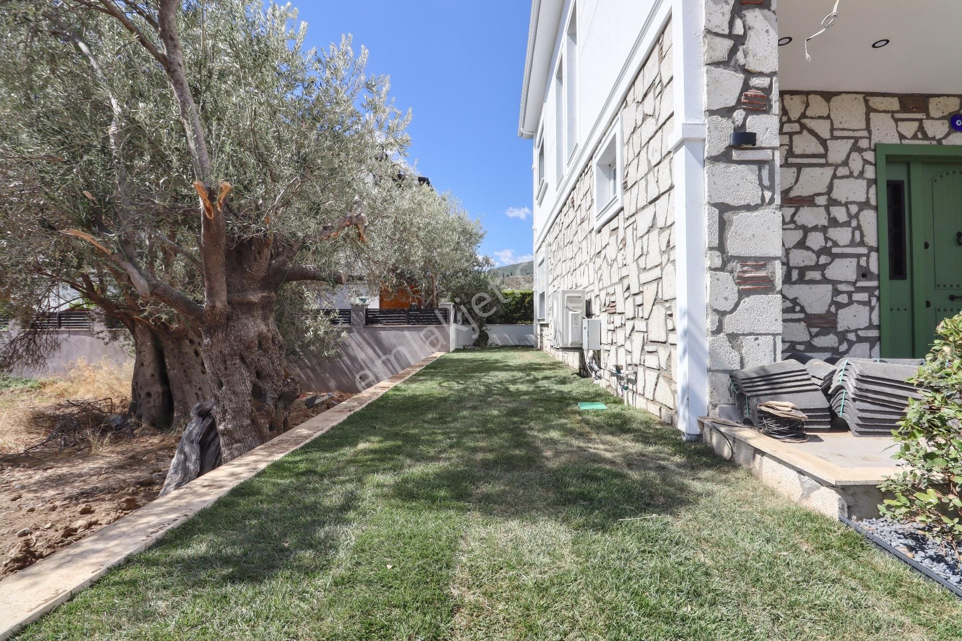 Güre'de 470 M2 Arsa İçinde Satılık Havuzlu 4+1 Villa - Görsel 21