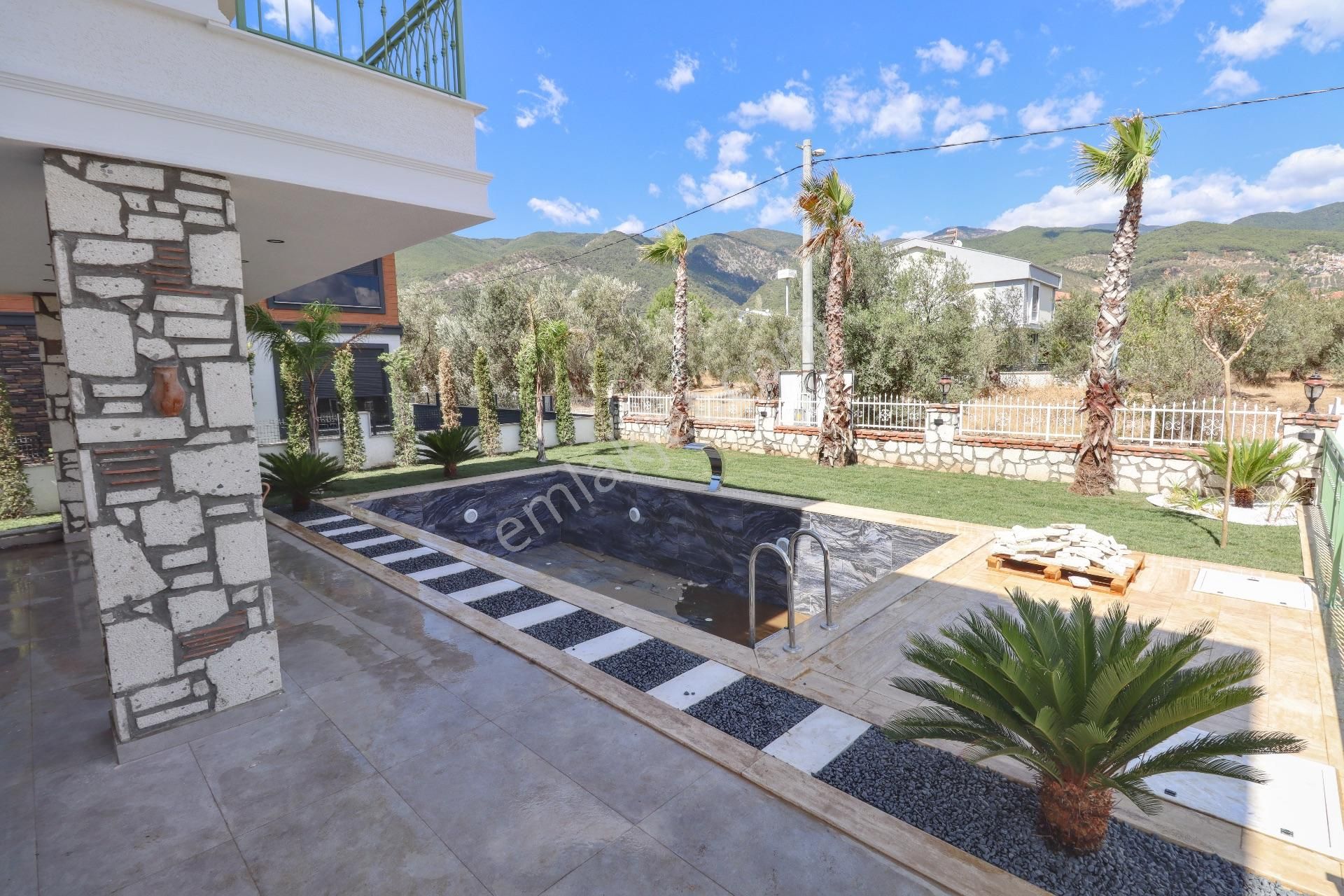 Güre'de 470 M2 Arsa İçinde Satılık Havuzlu 4+1 Villa - Görsel 9