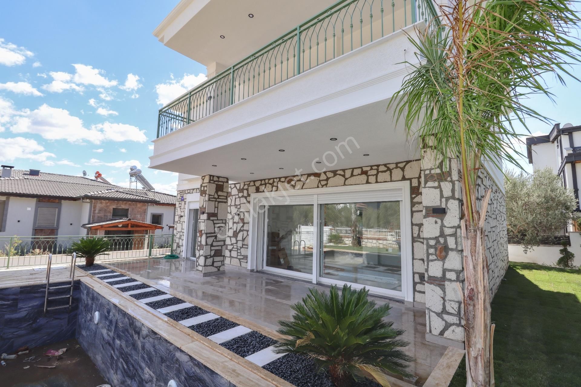 Güre'de 470 M2 Arsa İçinde Satılık Havuzlu 4+1 Villa - Görsel 14