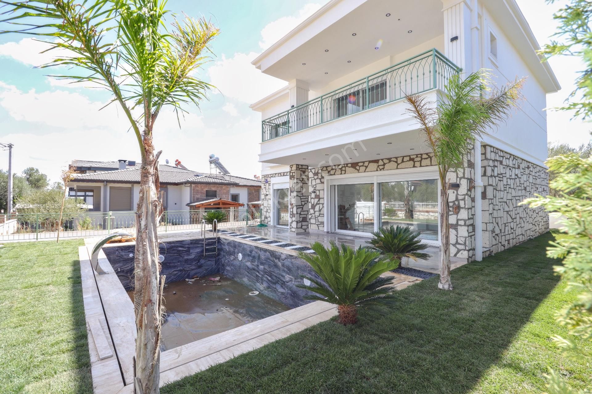 Güre'de 470 M2 Arsa İçinde Satılık Havuzlu 4+1 Villa - Görsel 15