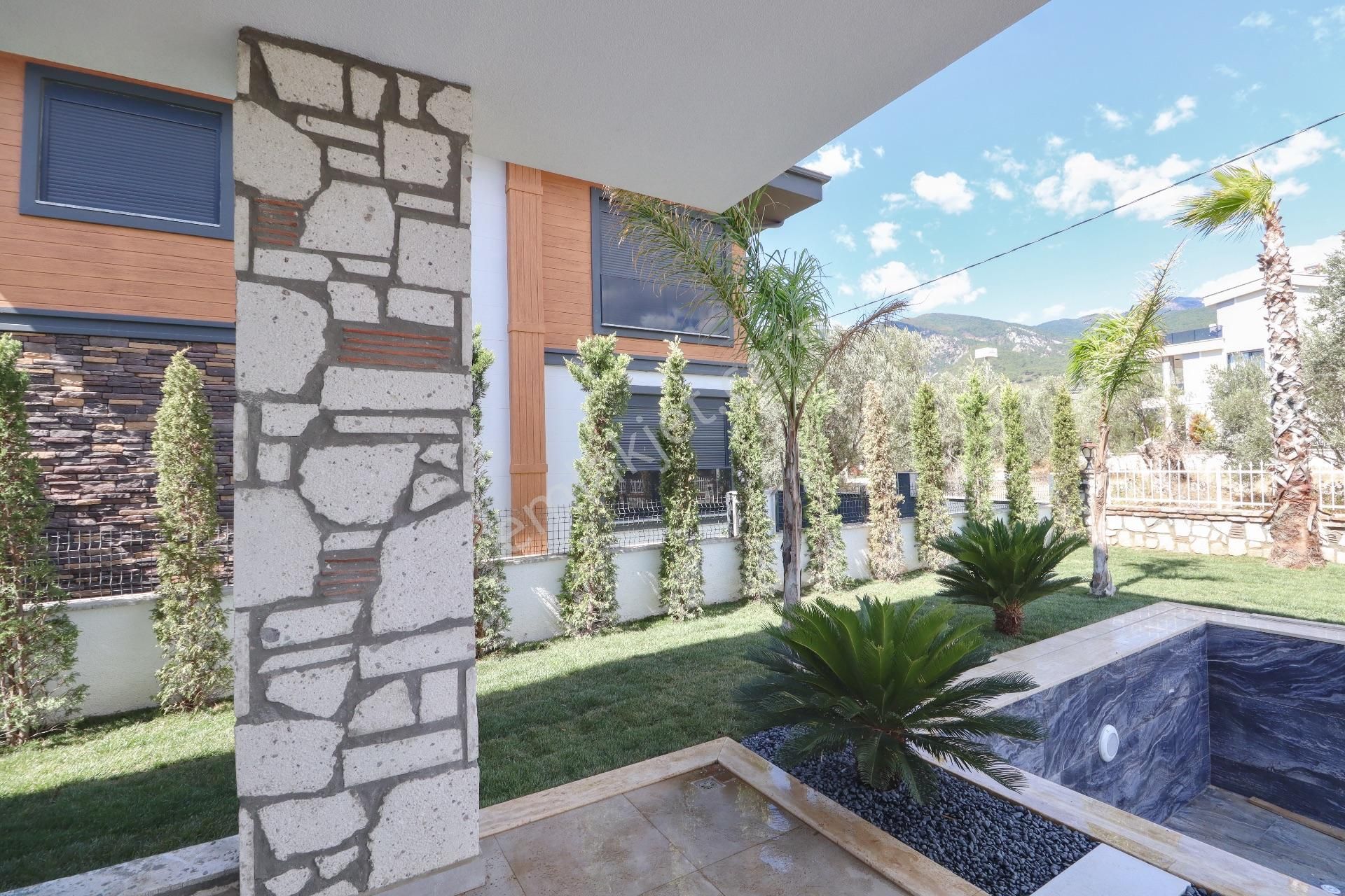 Güre'de 470 M2 Arsa İçinde Satılık Havuzlu 4+1 Villa - Görsel 12