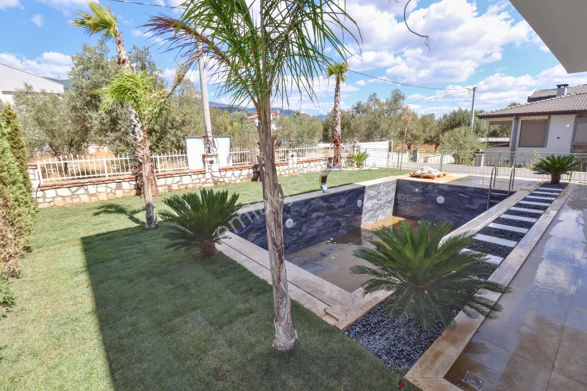 Güre'de 470 M2 Arsa İçinde Satılık Havuzlu 4+1 Villa - Görsel 13