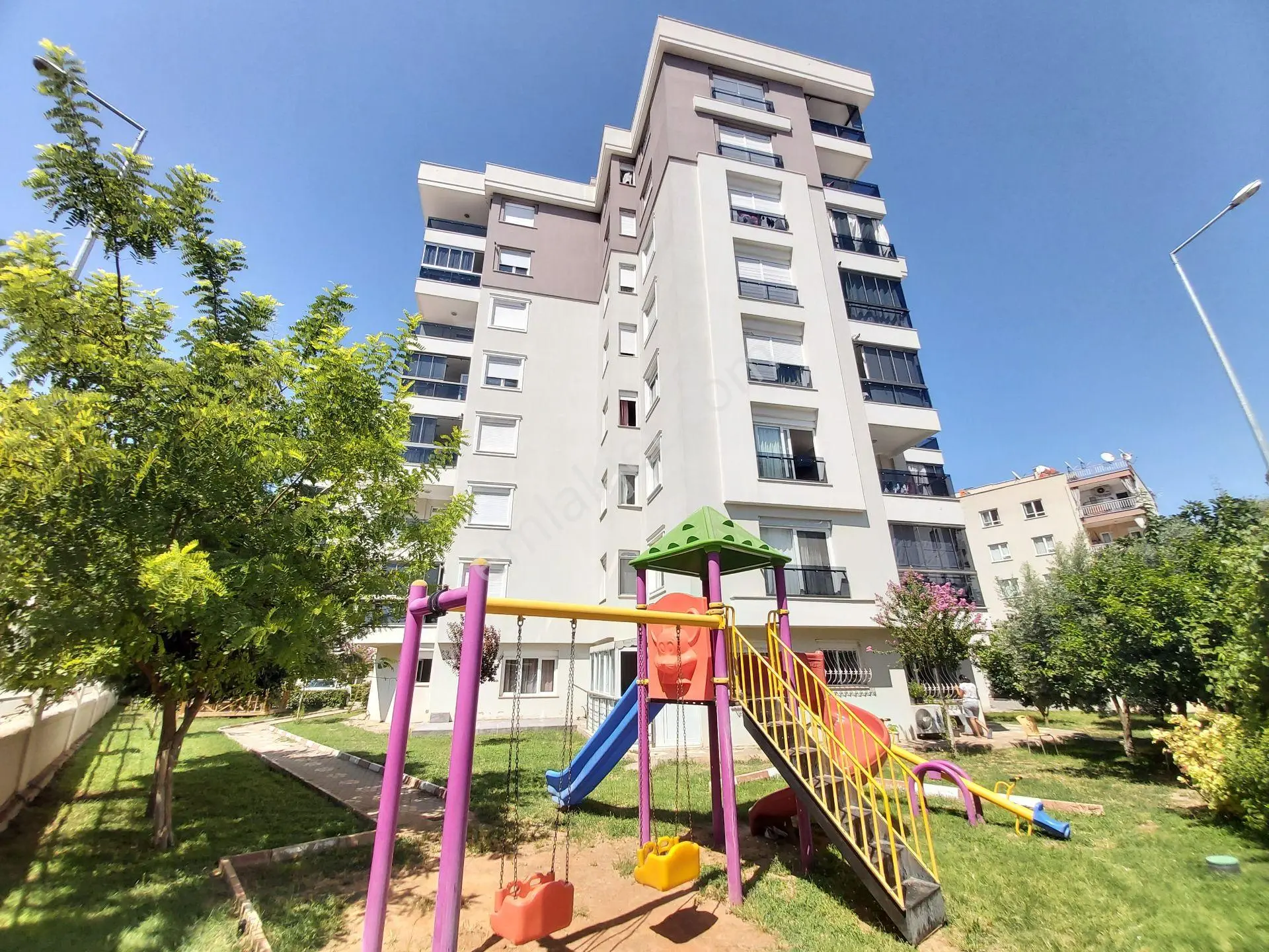 Kızıltoprak 'ta Site İçi Geniş Arakat 3+1 Daire