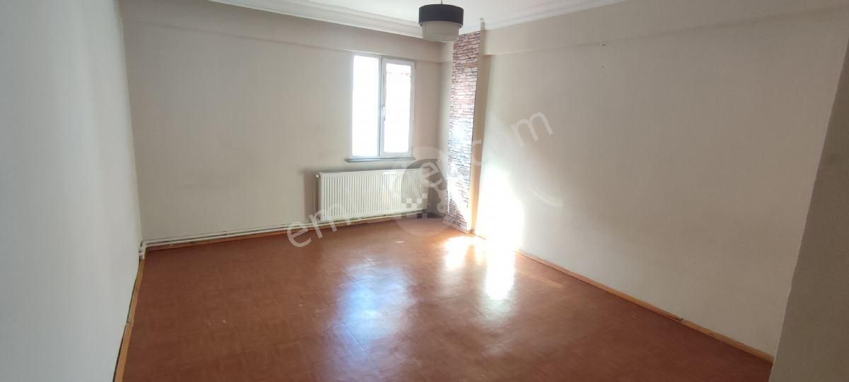 Reşadiye Mahallesinde Caddeye Cepheli 1 1 Satılık Daire P.no:1807 M - Görsel 3