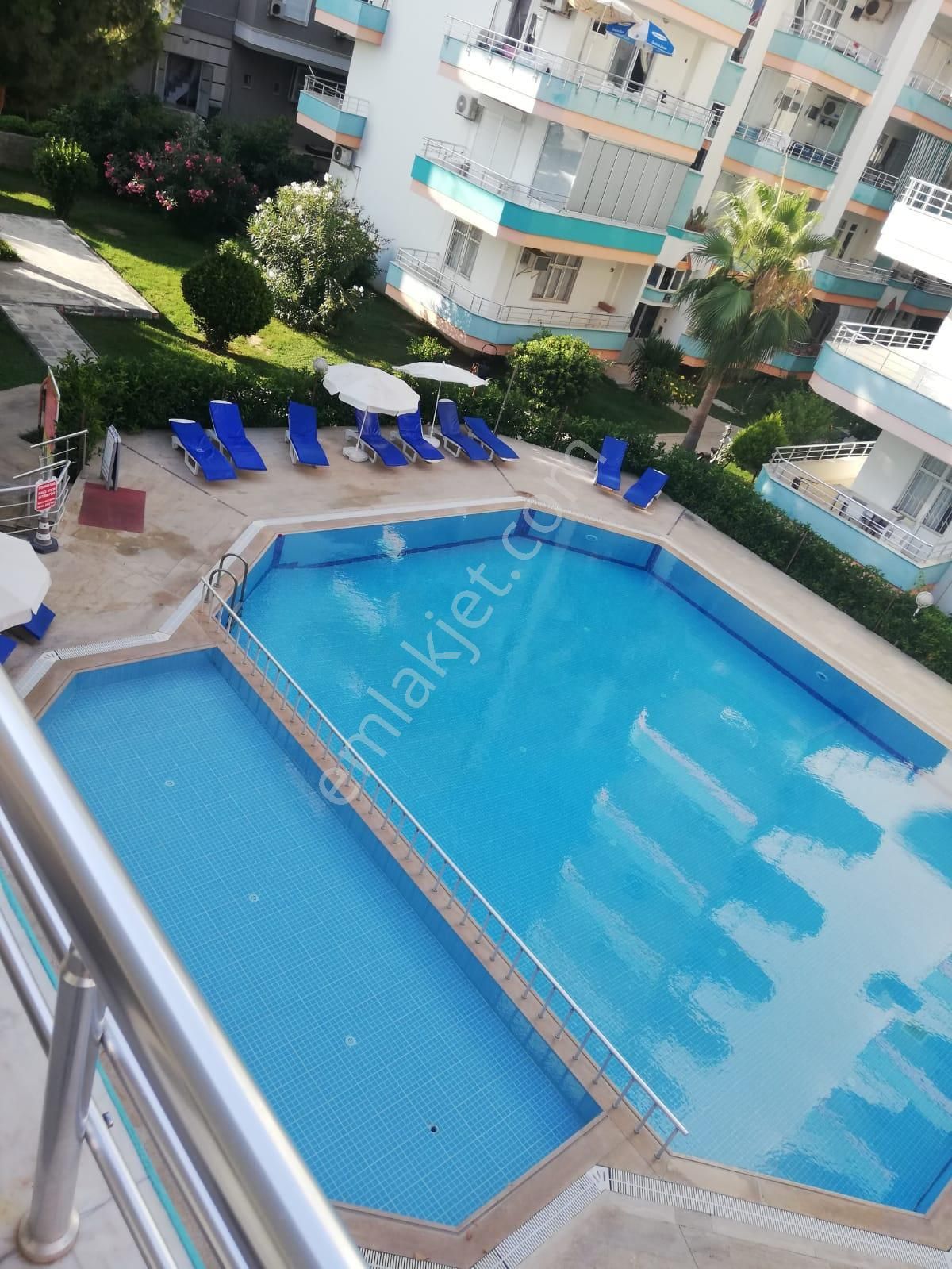 Mahmutlarda 100m Havuz Manzaralı 2+1 Eşyalı Satılık Daıre