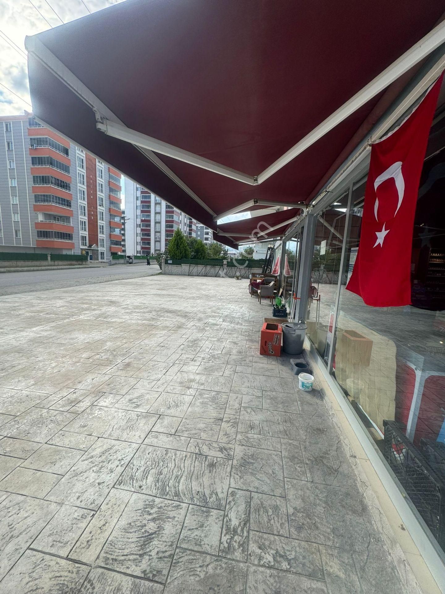 Samsun İlkadım Kışla Mahallesinde 200 M² Satılık Dükkan