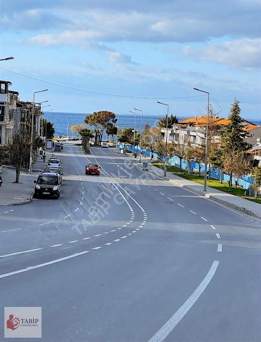 İzmir Dikili 18 Dönüm Yola Cepheli