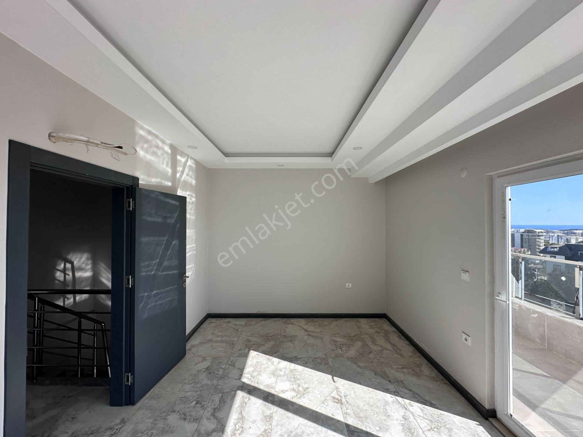 Avsallar'da Tek Blok Aktiviteli Deniz Manzaralı 2+1 130 M2 Dubleks - Görsel 16