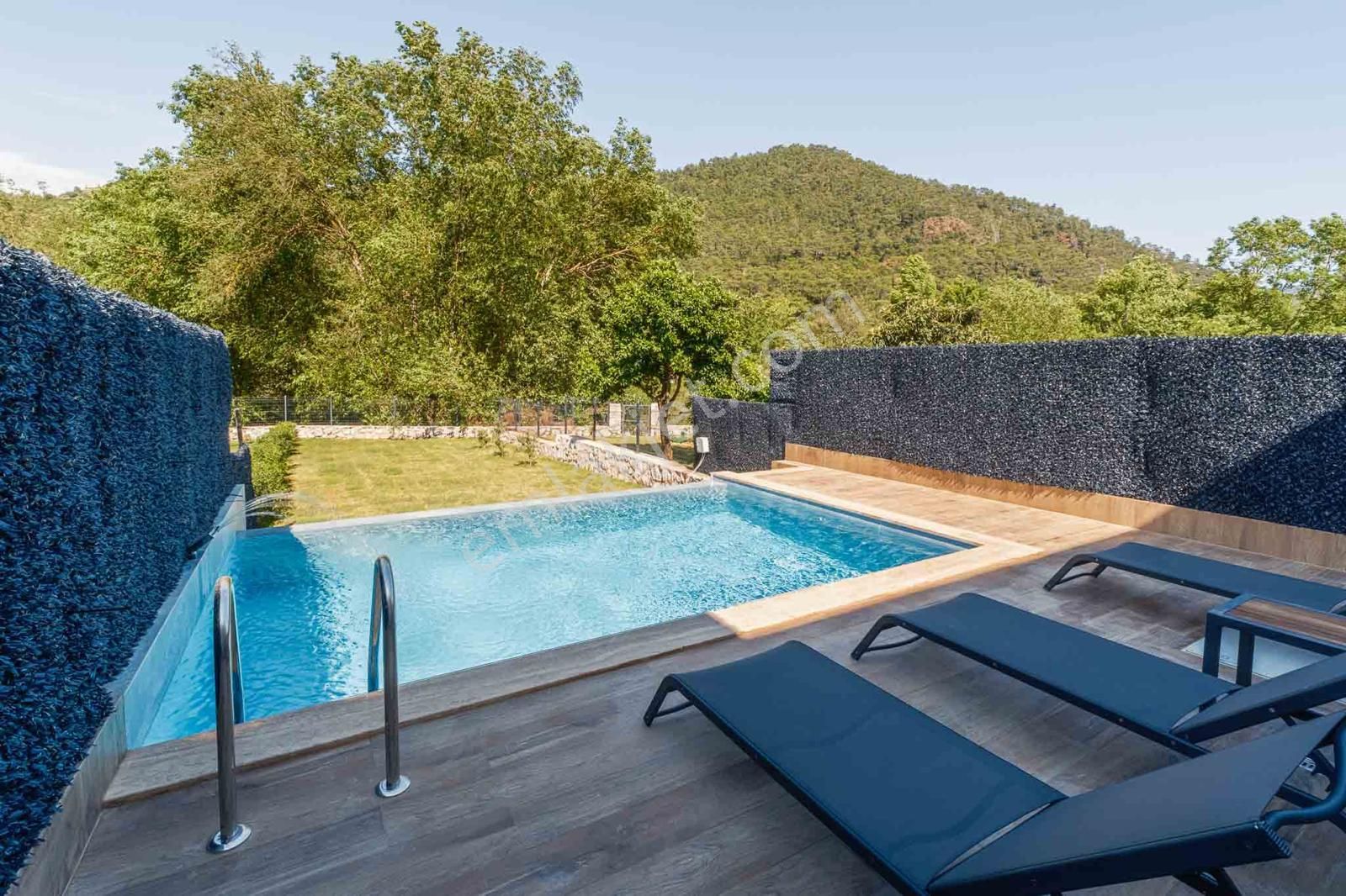 Çamlı Sezonluk Kiralık Eşyalı Havuzlu Villa - Görsel 2