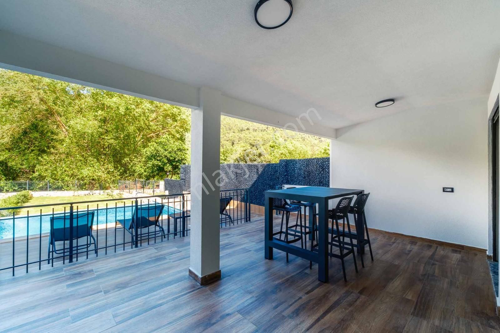 Çamlı Sezonluk Kiralık Eşyalı Havuzlu Villa - Görsel 3