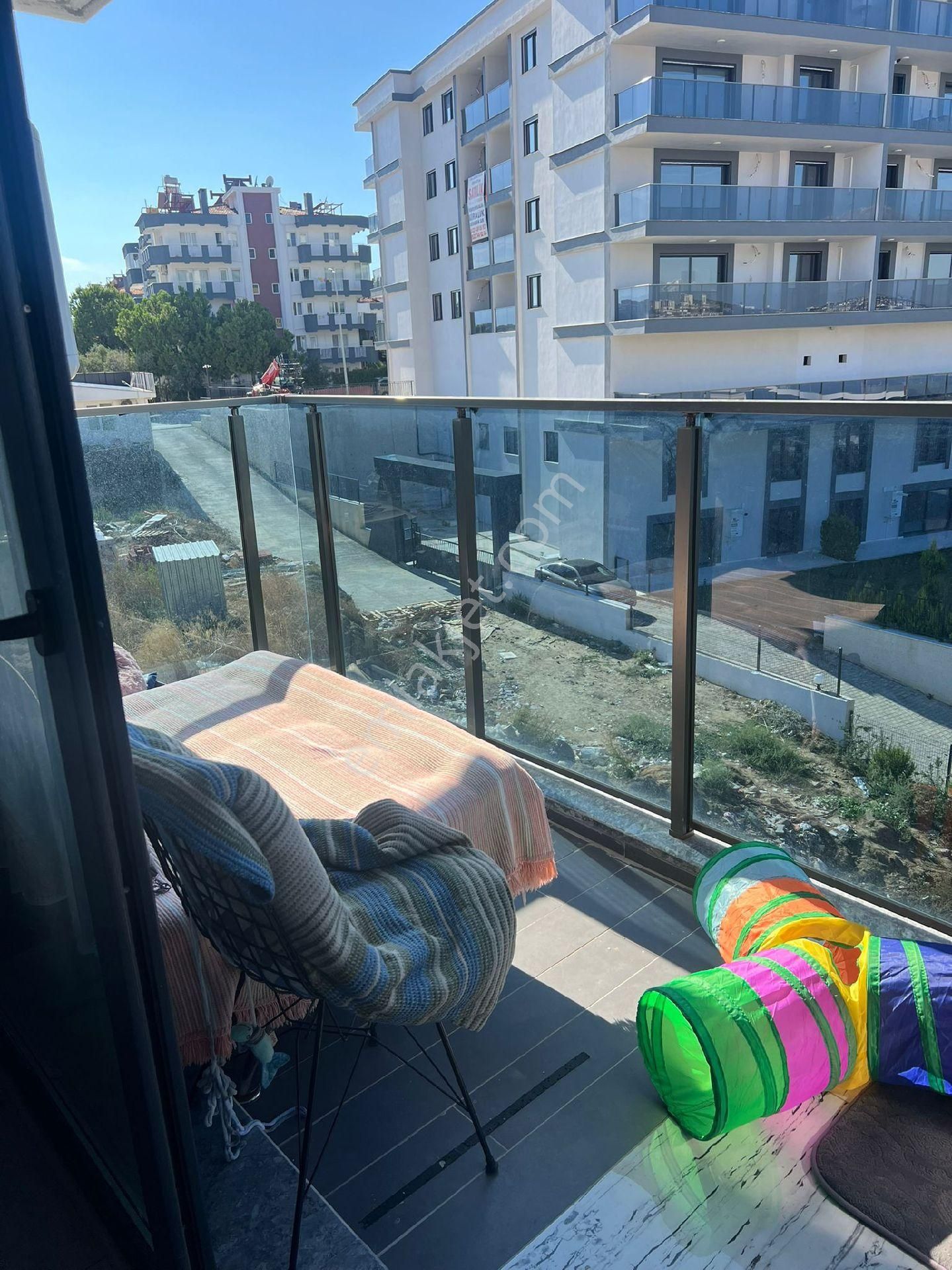 Kuşadası'nda Havuzlu Tek Blok 1+1 Daire - Görsel 8