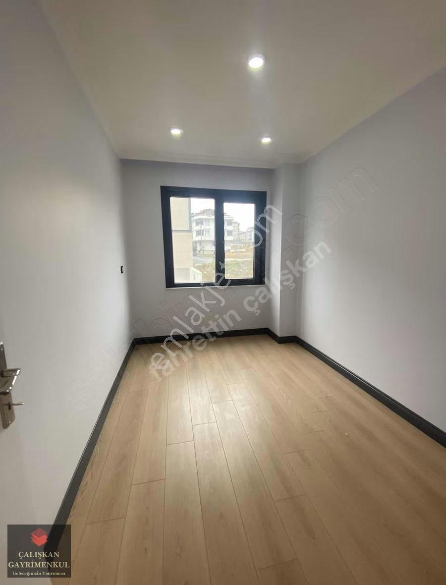 Arnavutköy Merkezde Butik Sitede İçinde Satılık 2+1 Ara Kat - Görsel 7