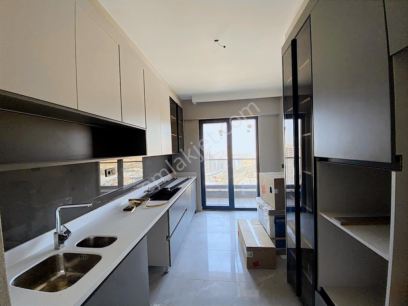 Gamador Bravo'da Acílll Bulvar Cephe Satılık Fırsat Dairesi - Görsel 14