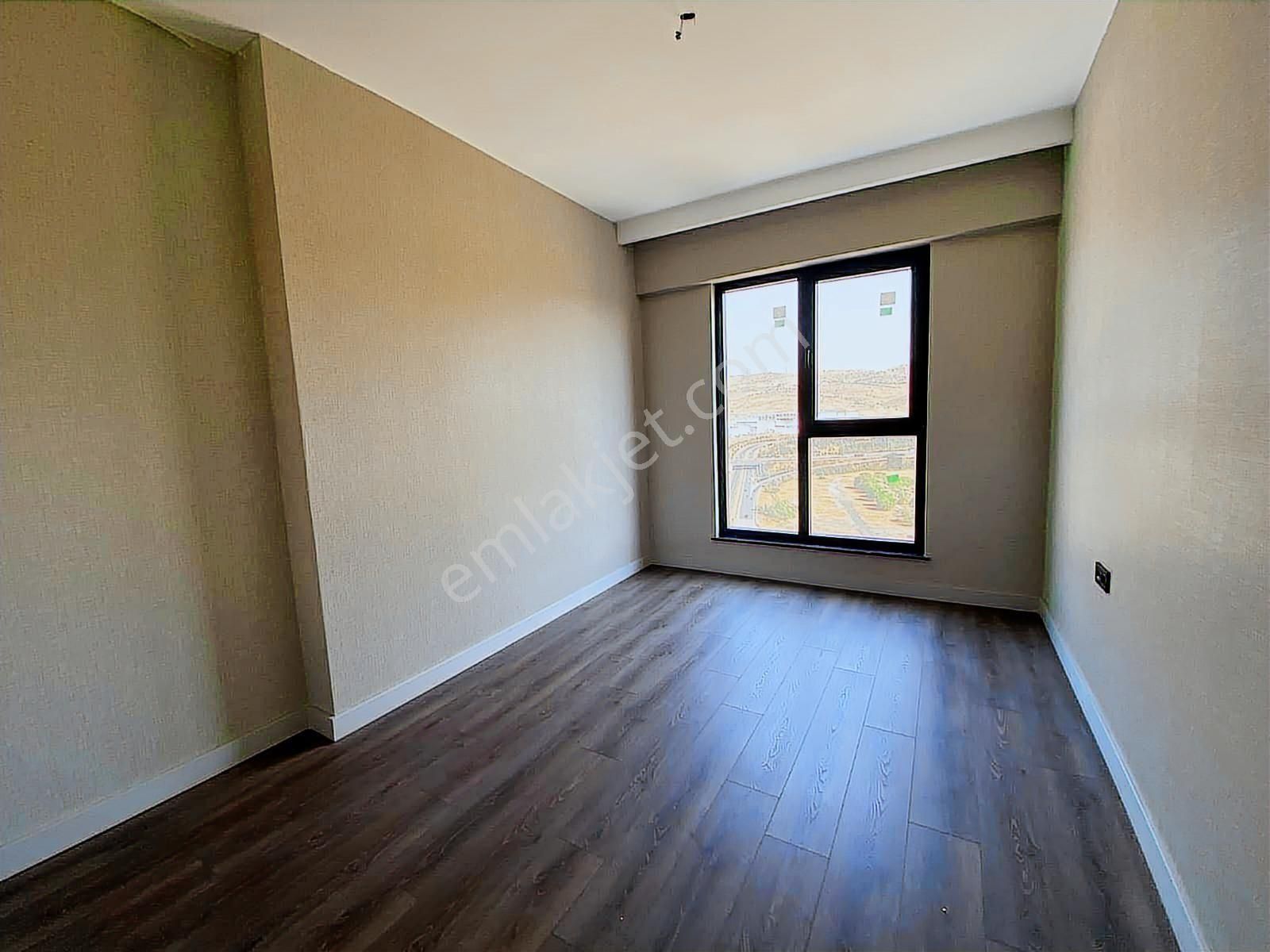 Gamador Bravo'da Acílll Bulvar Cephe Satılık Fırsat Dairesi - Görsel 17