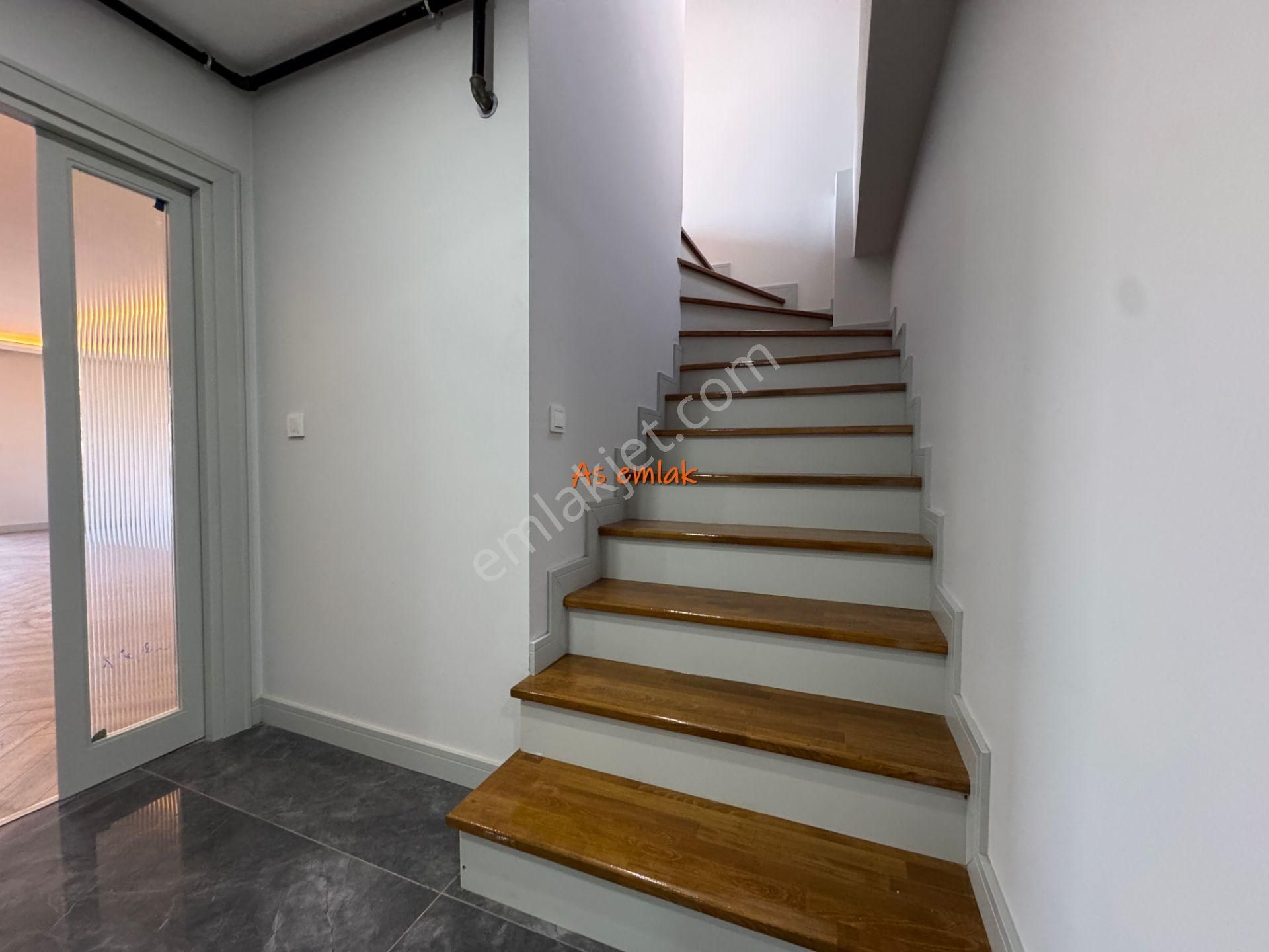 As Emlaktan 4+2 Sultantepe Deniz Manzaral 310m2 Otoparklı Dublex - Görsel 15