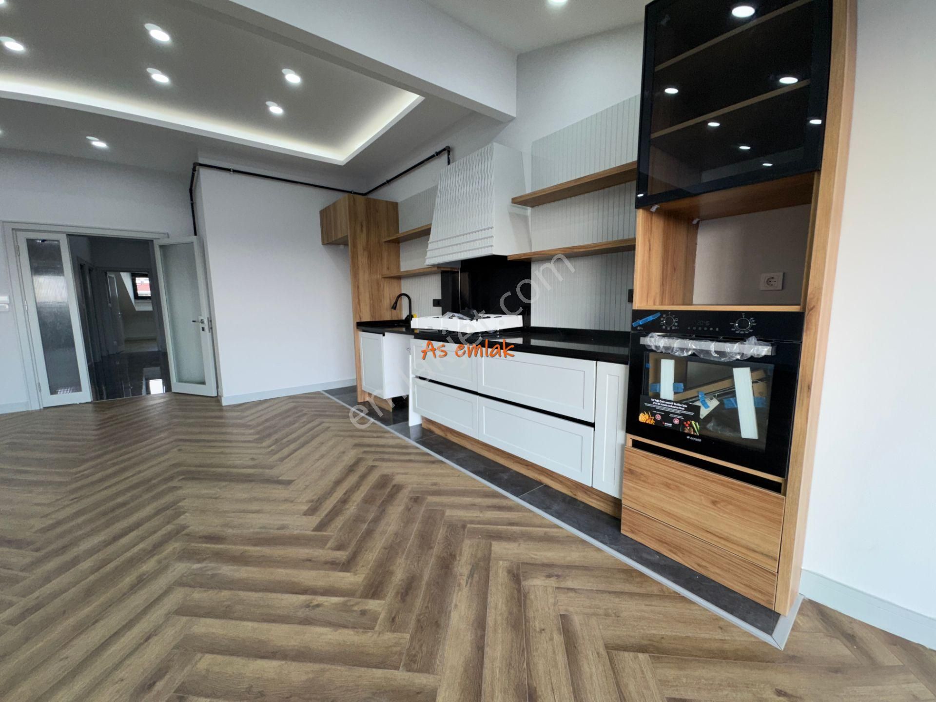 As Emlaktan 4+2 Sultantepe Deniz Manzaral 310m2 Otoparklı Dublex - Görsel 8