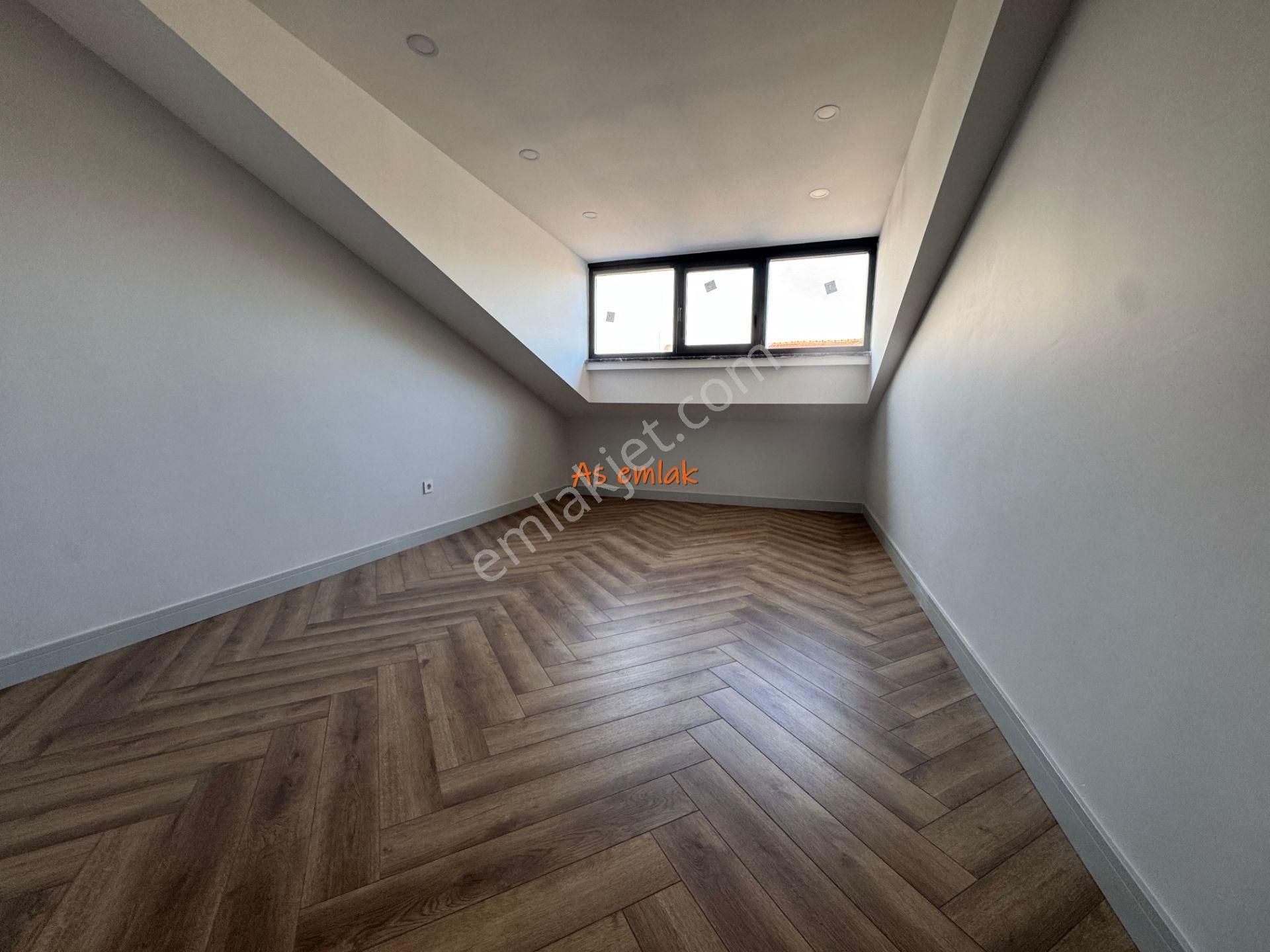 As Emlaktan 4+2 Sultantepe Deniz Manzaral 310m2 Otoparklı Dublex - Görsel 10