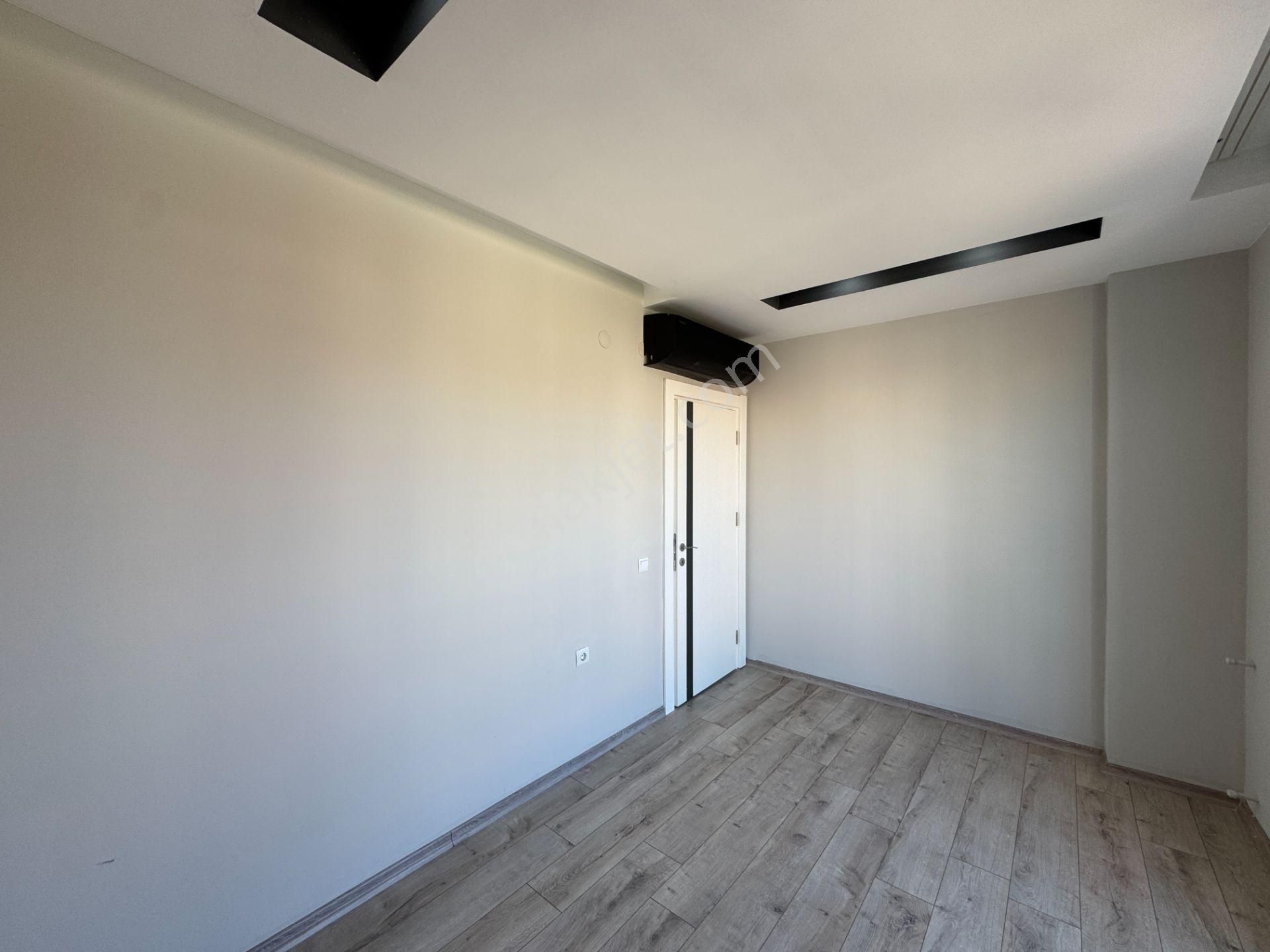 Yenigünde Mevlana Caddesi Yakını Lüks 1+1 Arakat Daire - Görsel 13