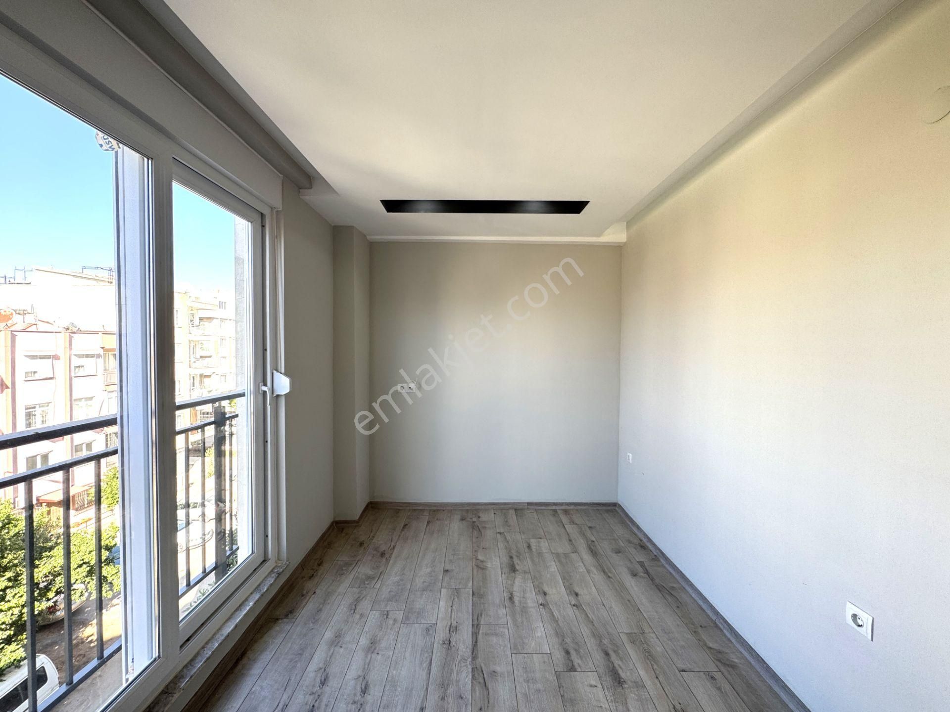 Yenigünde Mevlana Caddesi Yakını Lüks 1+1 Arakat Daire - Görsel 12