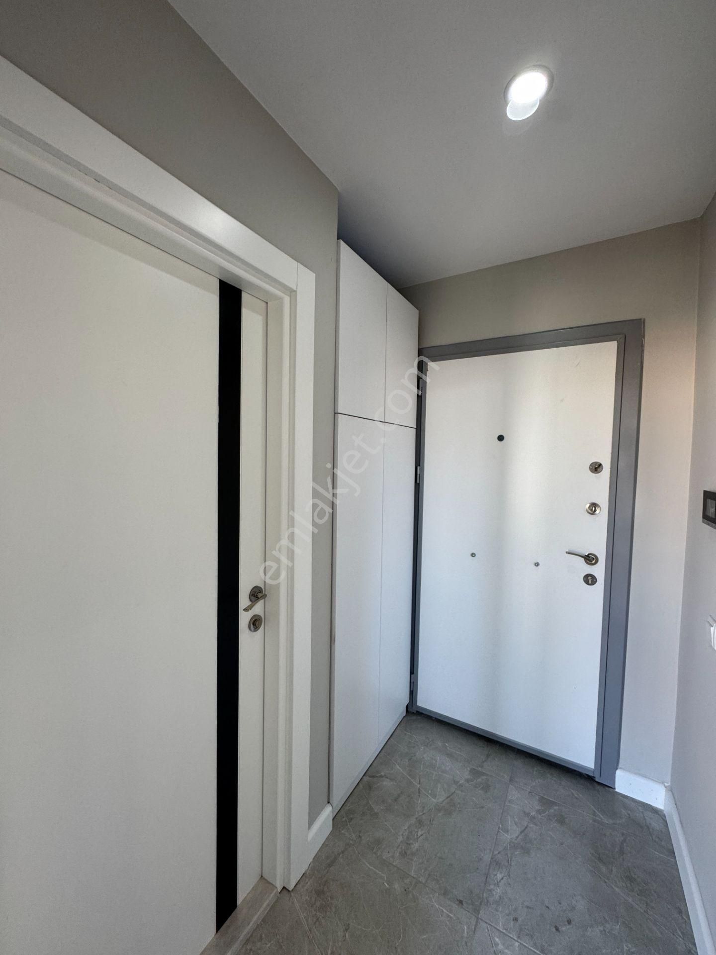 Yenigünde Mevlana Caddesi Yakını Lüks 1+1 Arakat Daire - Görsel 14