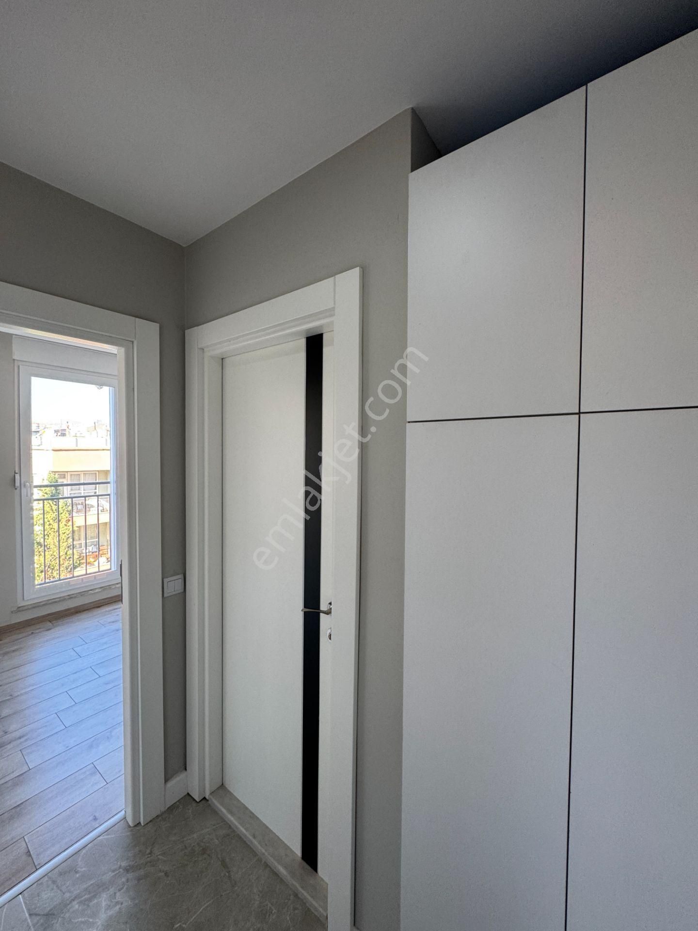 Yenigünde Mevlana Caddesi Yakını Lüks 1+1 Arakat Daire - Görsel 18