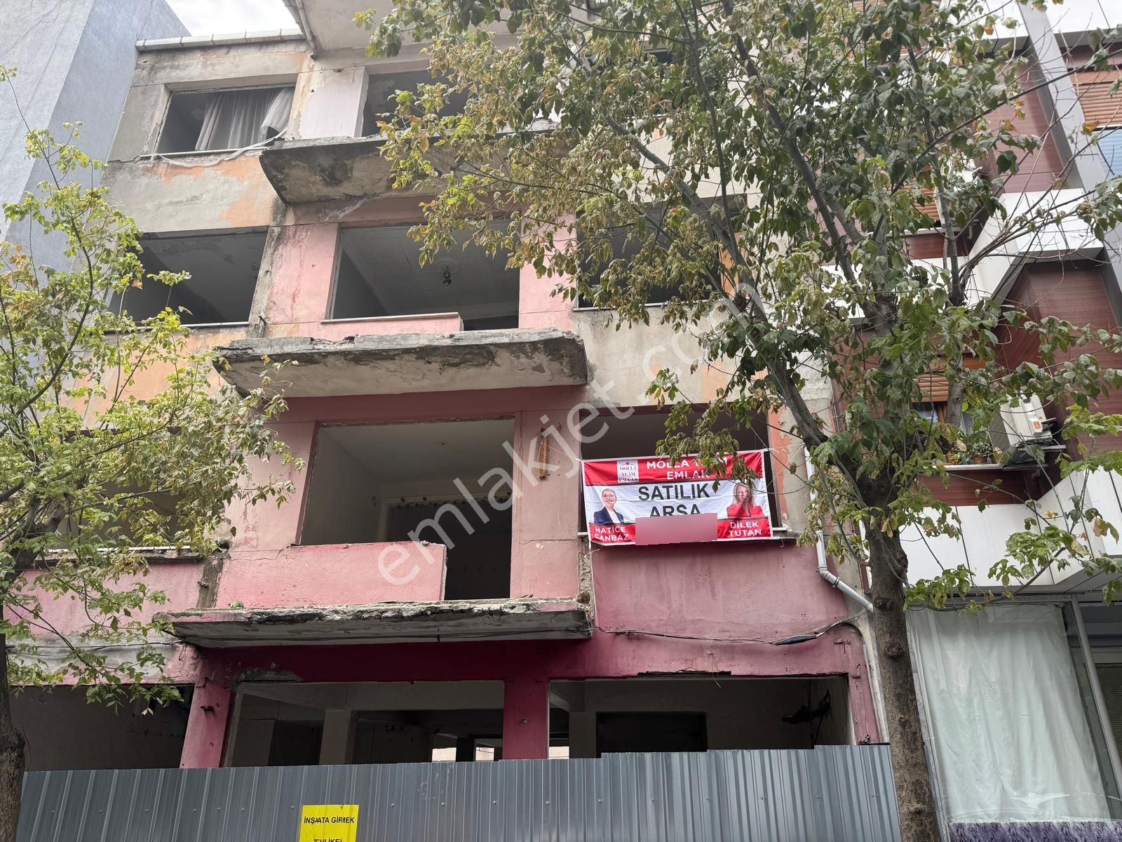 Mollateam Bayrampaşa Altıntepsi Mahallesinde Satılık Bina