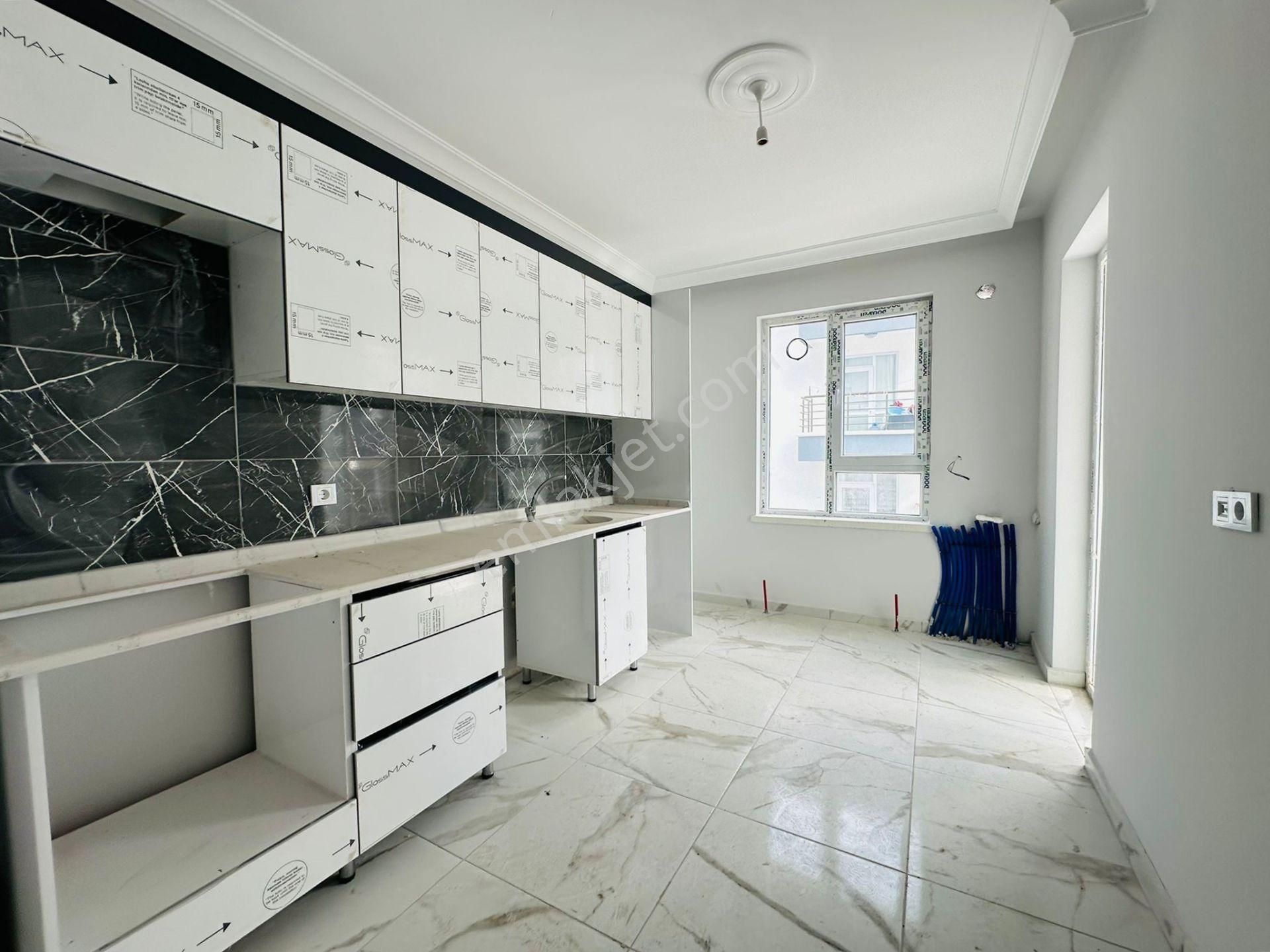 Beşikkaya'da Asansörlü Full Yapılı 3+1 Ara Katta Satılık Daire !! - Görsel 2