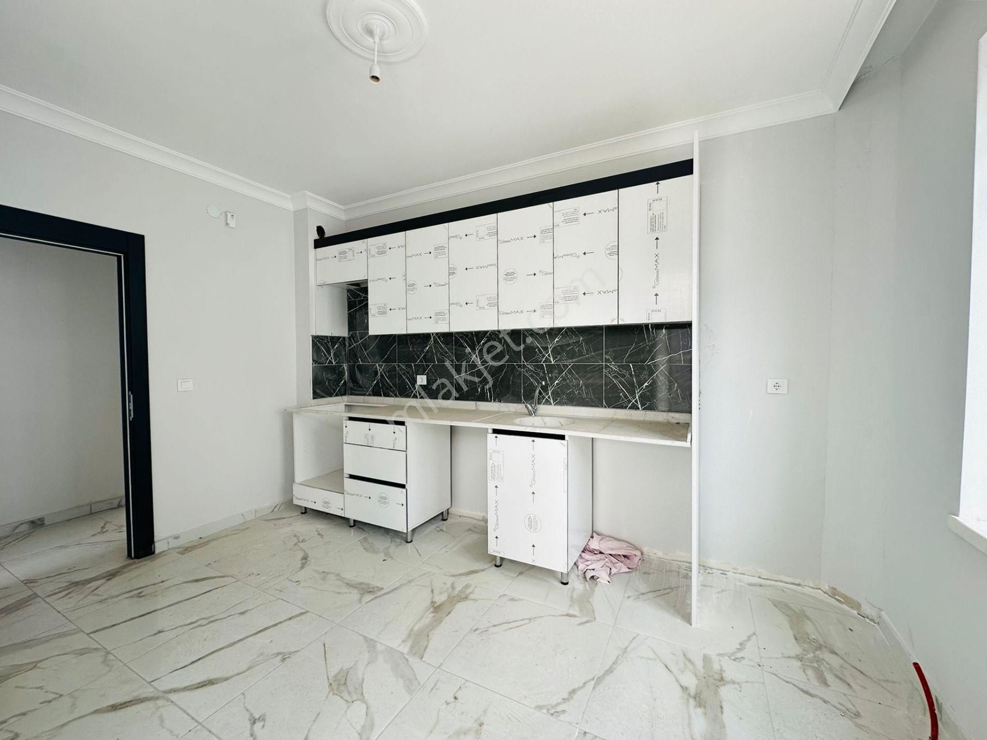 Beşikkaya'da Asansörlü Full Yapılı 3+1 Ara Katta Satılık Daire !! - Görsel 3