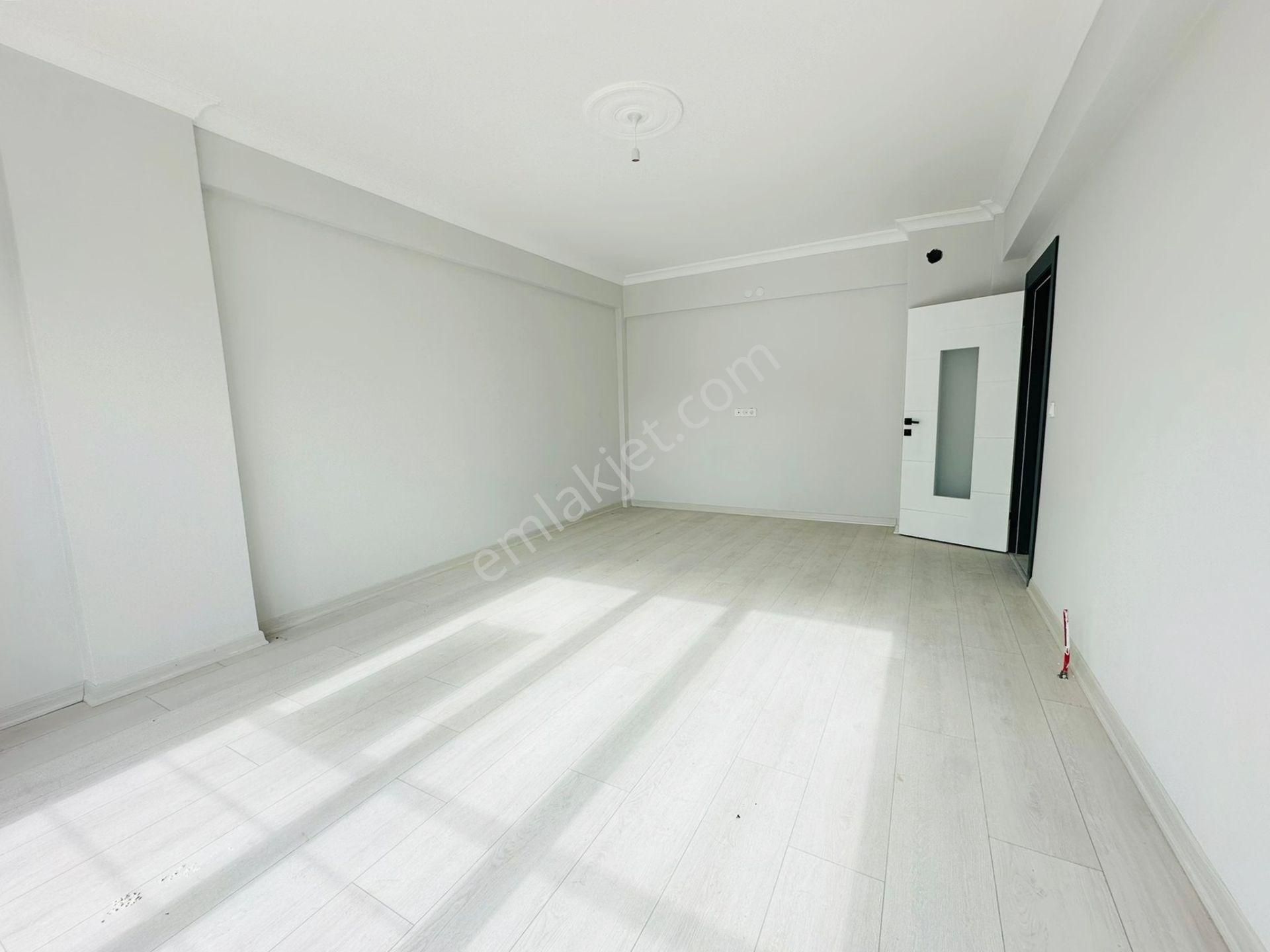 Beşikkaya'da Asansörlü Full Yapılı 3+1 Ara Katta Satılık Daire !! - Görsel 8