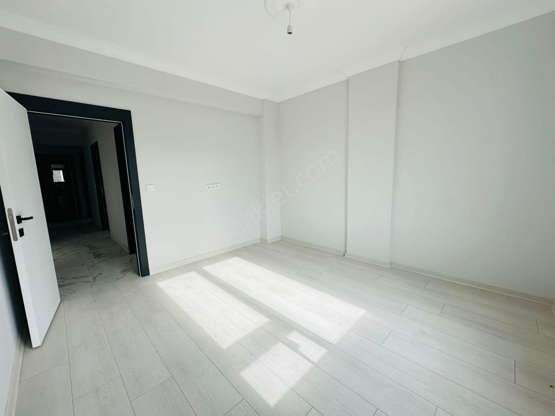 Beşikkaya'da Asansörlü Full Yapılı 3+1 Ara Katta Satılık Daire !! - Görsel 11