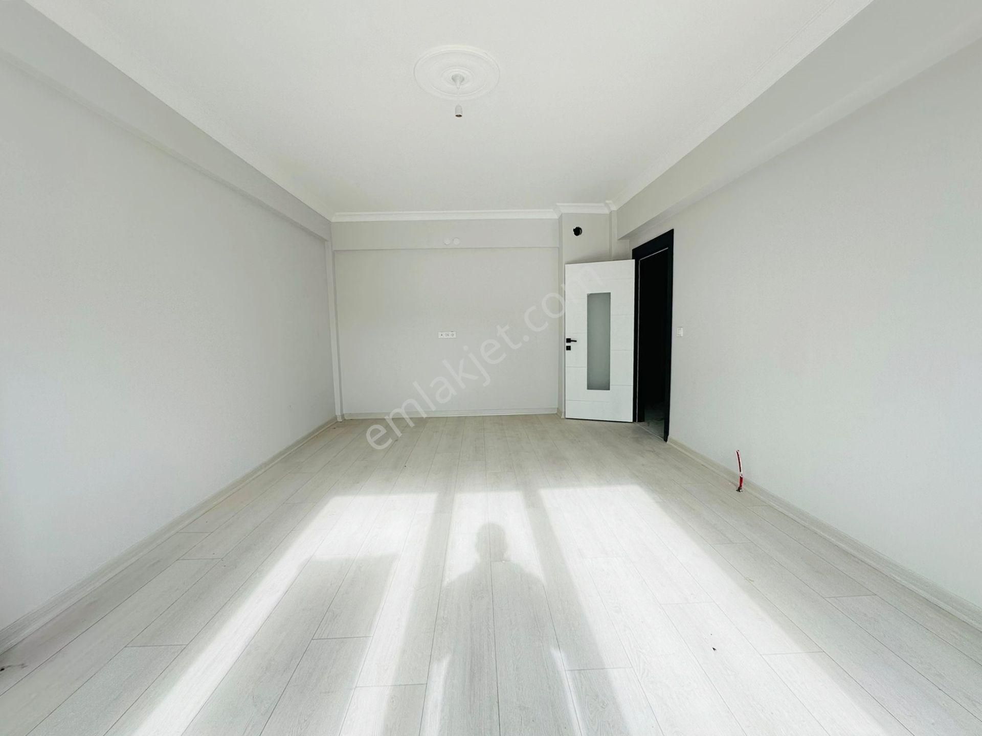 Beşikkaya'da Asansörlü Full Yapılı 3+1 Ara Katta Satılık Daire !! - Görsel 9