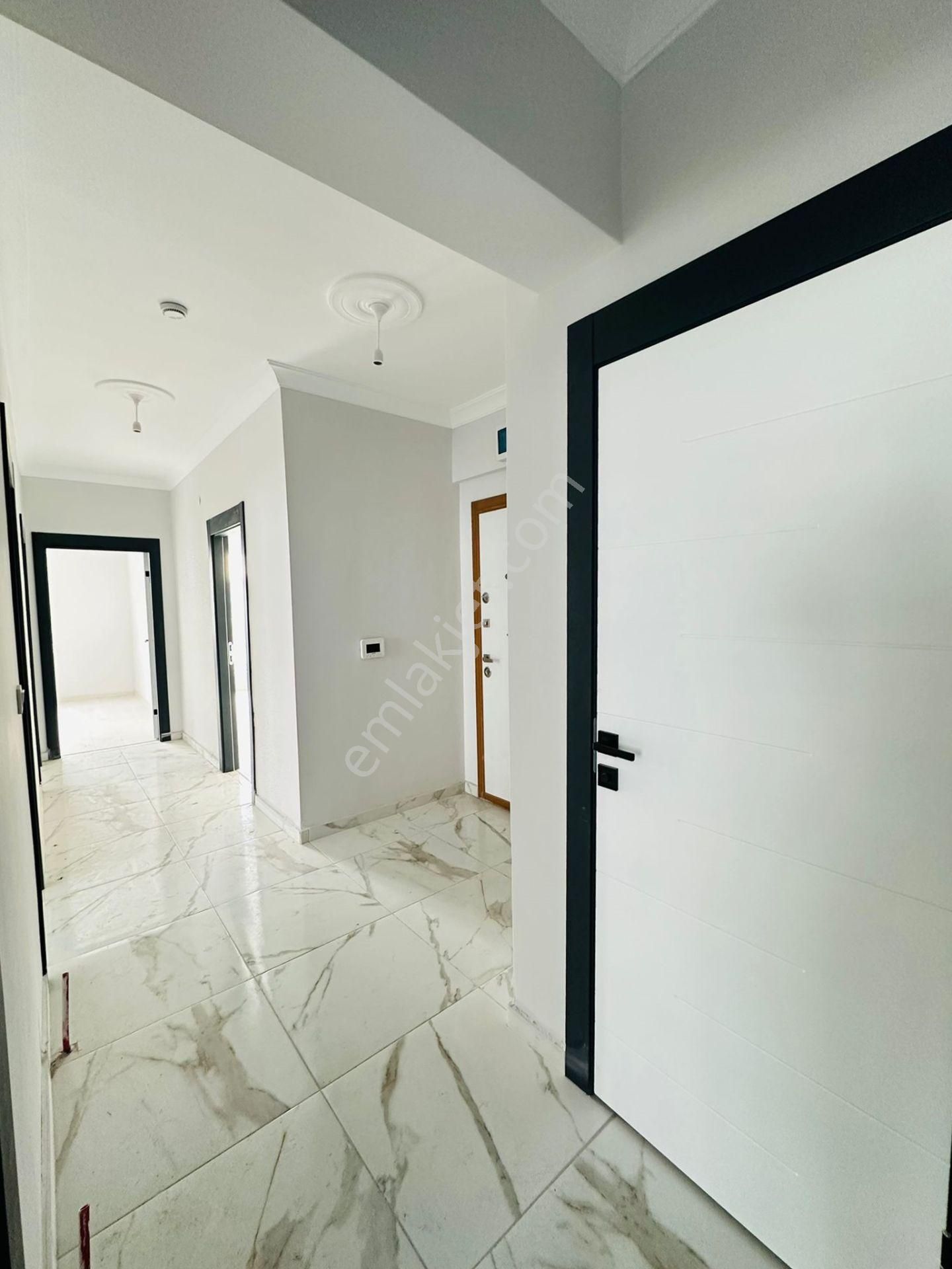 Beşikkaya'da Asansörlü Full Yapılı 3+1 Ara Katta Satılık Daire !! - Görsel 17