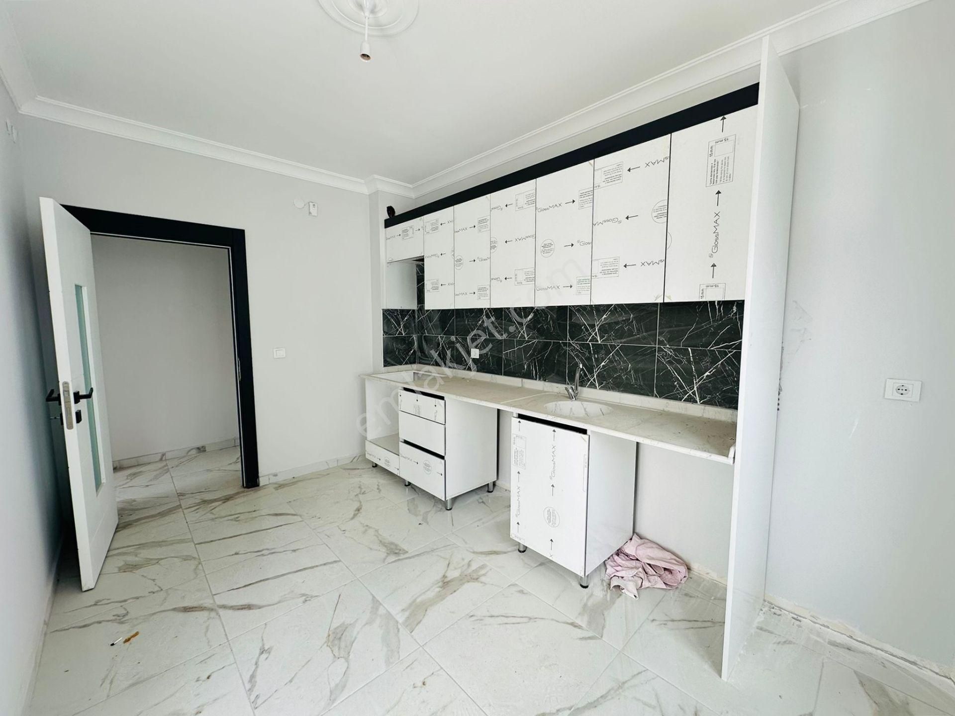 Beşikkaya'da Asansörlü Full Yapılı 3+1 Ara Katta Satılık Daire !! - Görsel 4