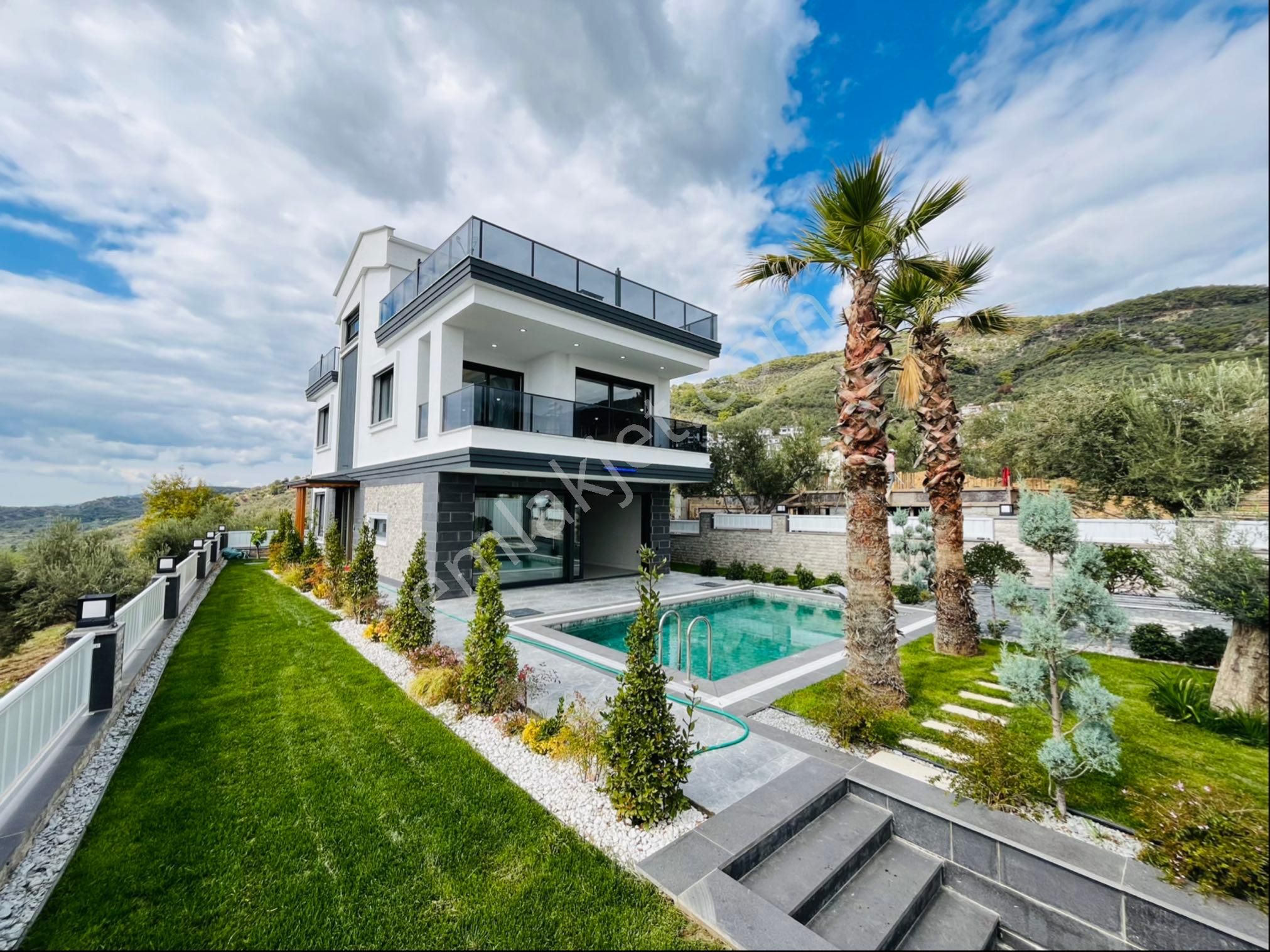 Altınoluk Eşsiz Deniz Ve Dağ Manzaralu Donanınlı Ultra Lüx 5+2 Müstakil Villa - Görsel 2