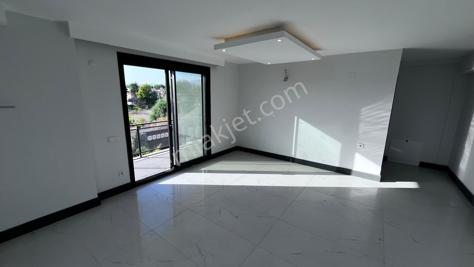 Stop'tan Plaja 300 Metre Lüks Sıfır 4 + 1 Müstakil Havuzlu Villa - Görsel 25