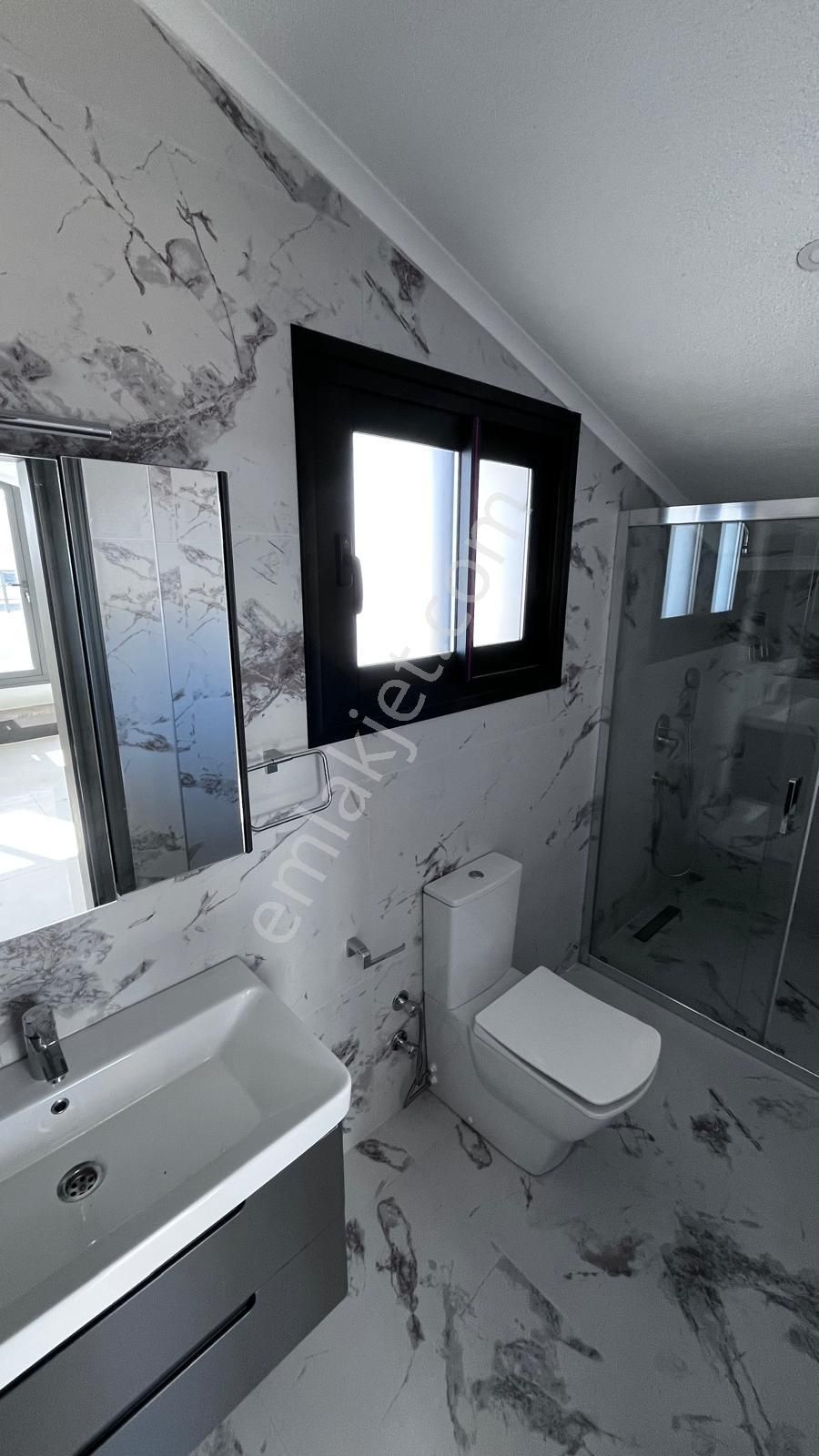 Stop'tan Plaja 300 Metre Lüks Sıfır 4 + 1 Müstakil Havuzlu Villa - Görsel 35