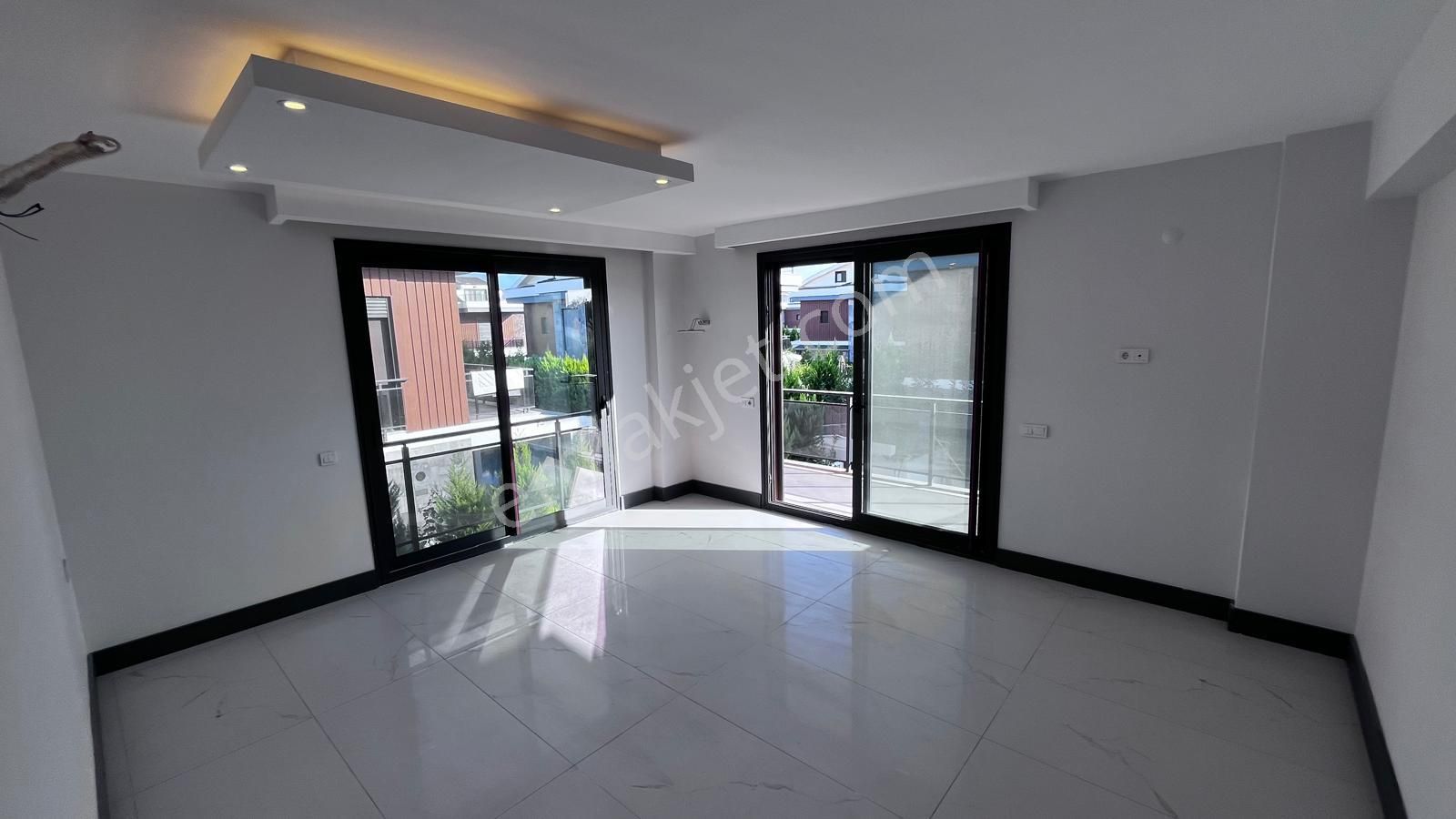 Stop'tan Plaja 300 Metre Lüks Sıfır 4 + 1 Müstakil Havuzlu Villa - Görsel 23