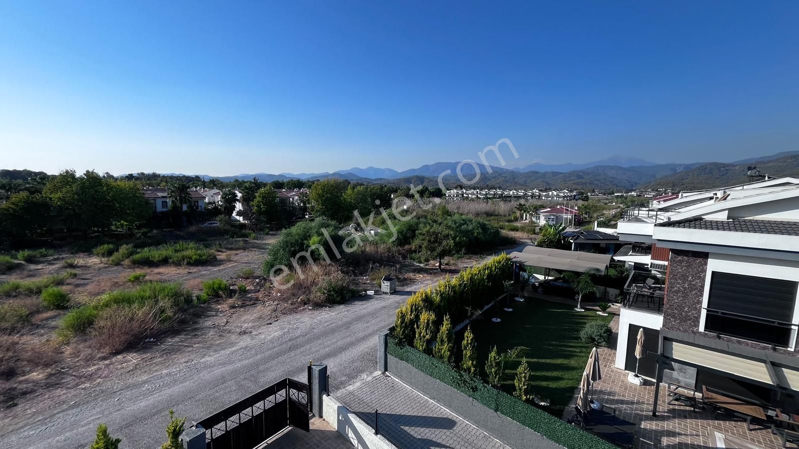 Stop'tan Plaja 300 Metre Lüks Sıfır 4 + 1 Müstakil Havuzlu Villa - Görsel 9