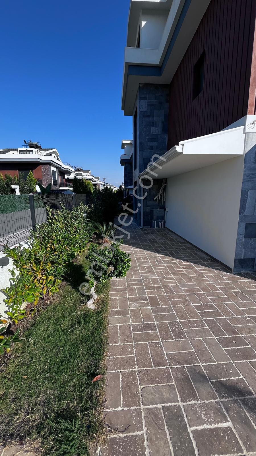 Stop'tan Plaja 300 Metre Lüks Sıfır 4 + 1 Müstakil Havuzlu Villa - Görsel 10