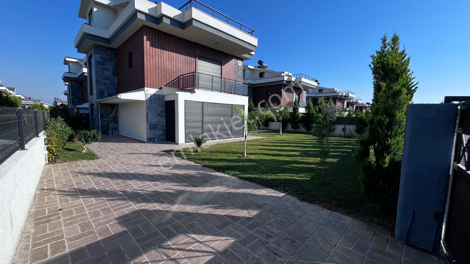 Stop'tan Plaja 300 Metre Lüks Sıfır 4 + 1 Müstakil Havuzlu Villa - Görsel 7