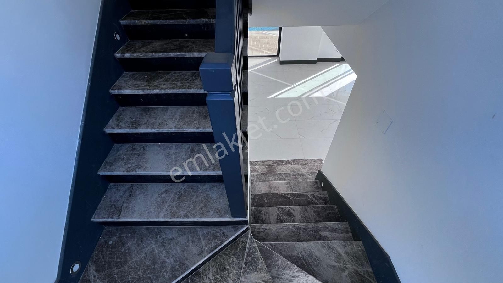 Stop'tan Plaja 300 Metre Lüks Sıfır 4 + 1 Müstakil Havuzlu Villa - Görsel 16