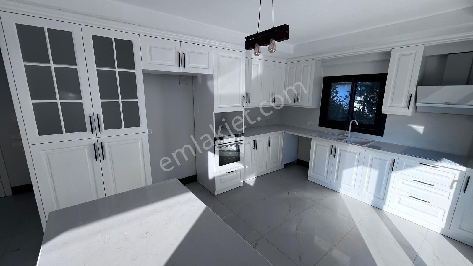 Stop'tan Plaja 300 Metre Lüks Sıfır 4 + 1 Müstakil Havuzlu Villa - Görsel 18