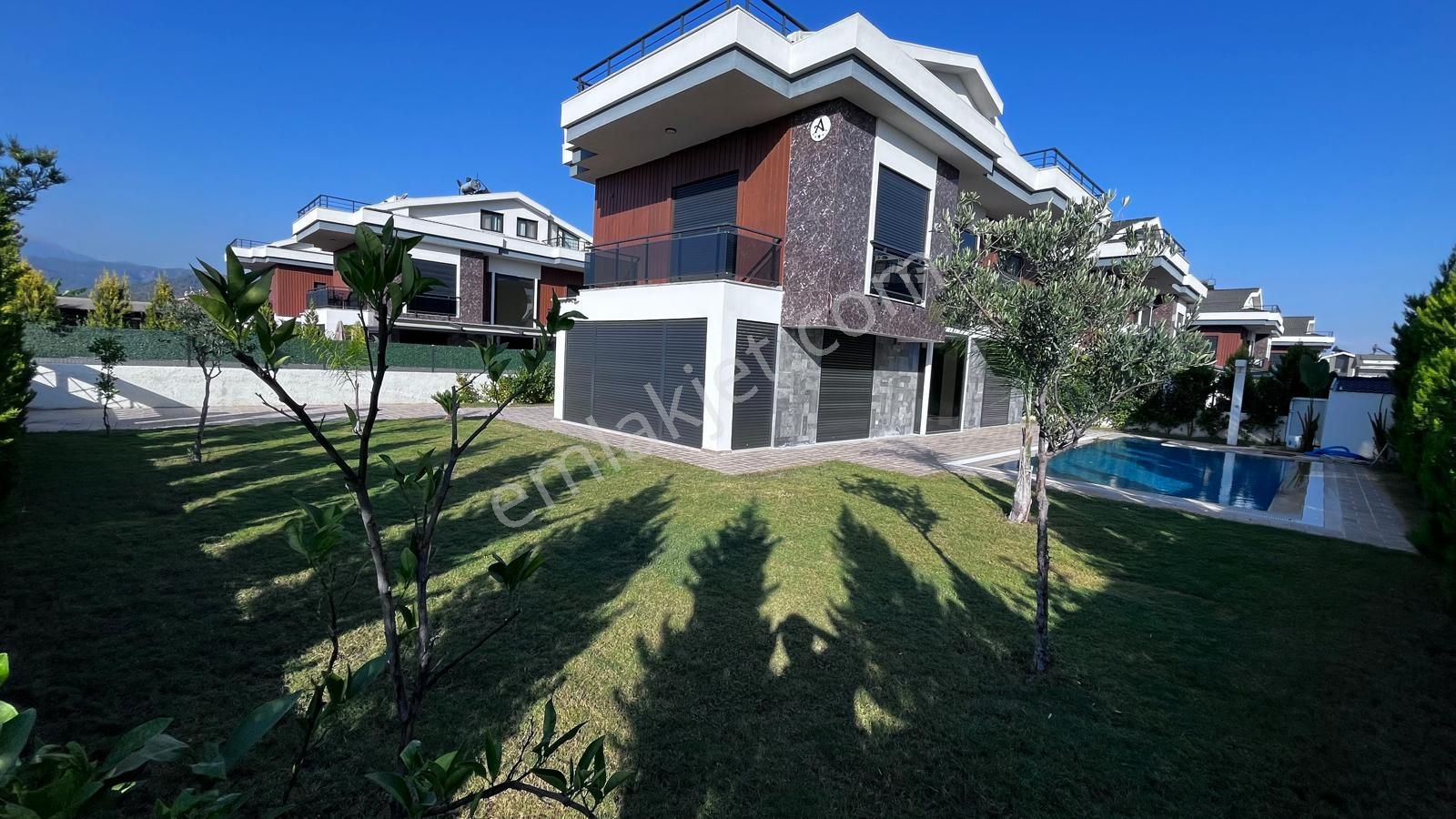 Stop'tan Plaja 300 Metre Lüks Sıfır 4 + 1 Müstakil Havuzlu Villa - Görsel 6