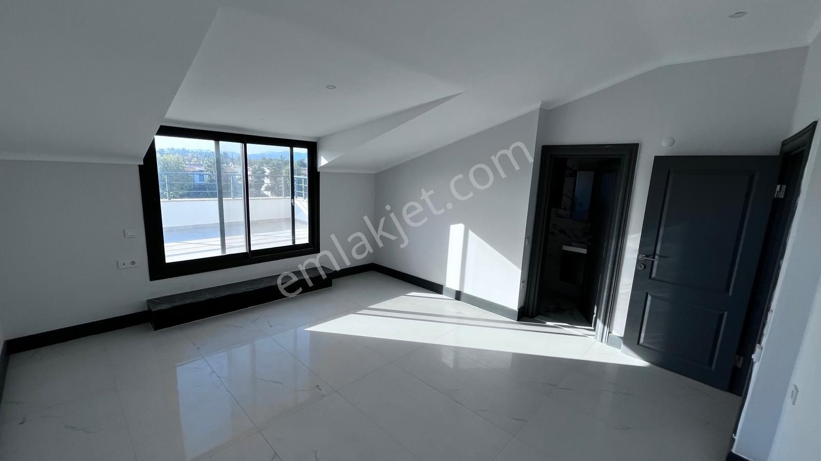 Stop'tan Plaja 300 Metre Lüks Sıfır 4 + 1 Müstakil Havuzlu Villa - Görsel 24